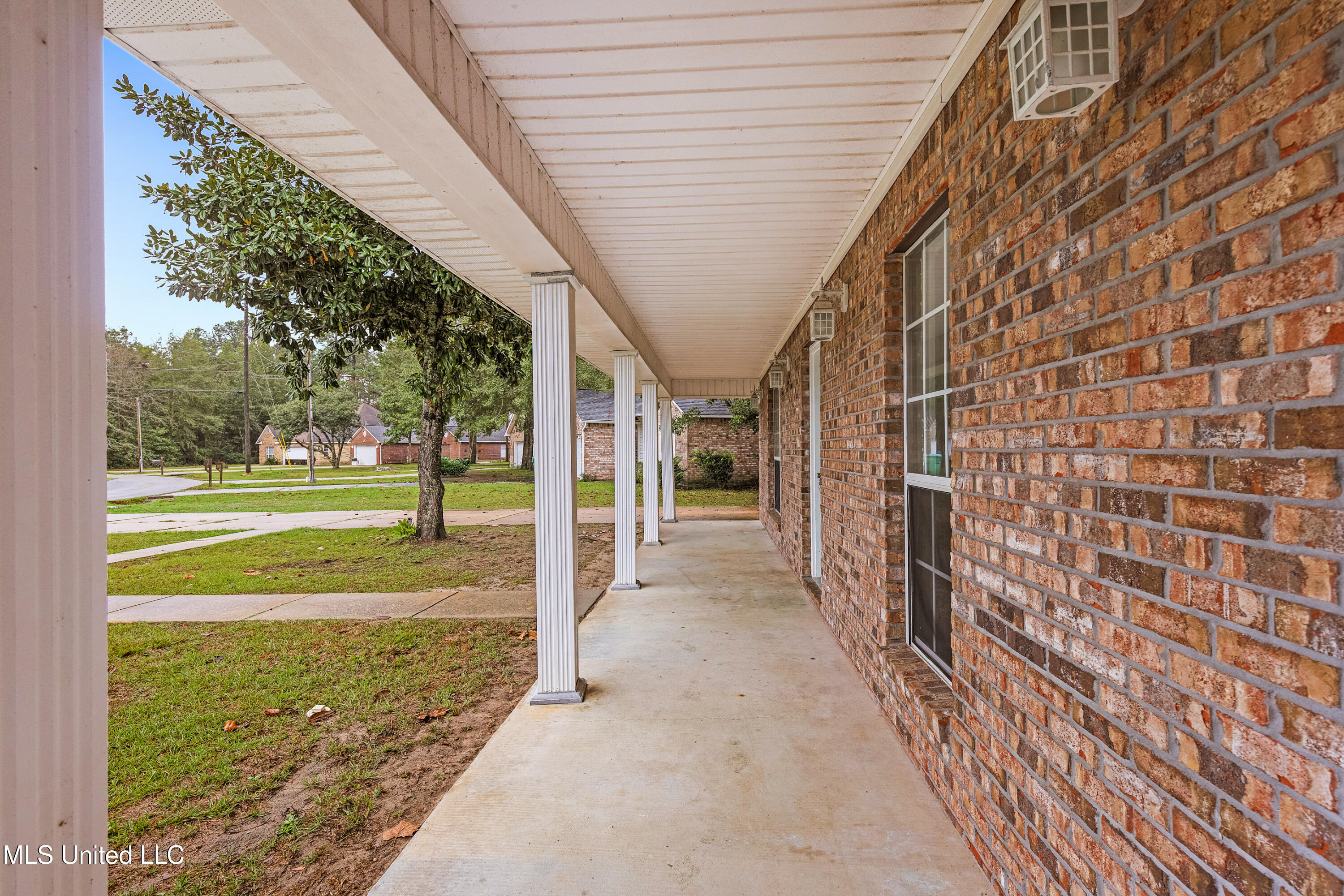 2405 Highland Drive, Gautier, Mississippi image 3