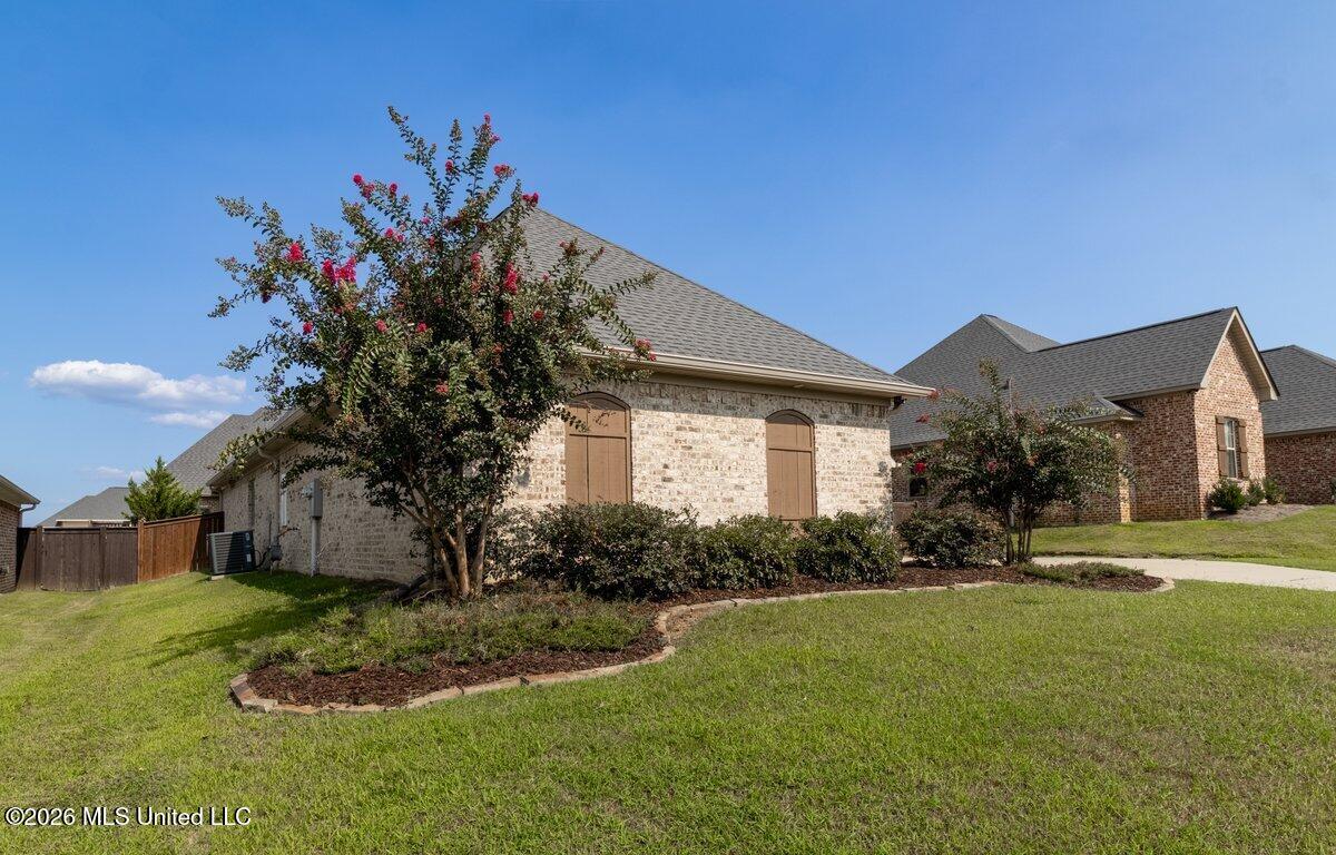 609 Gloucester Way - Photo 2