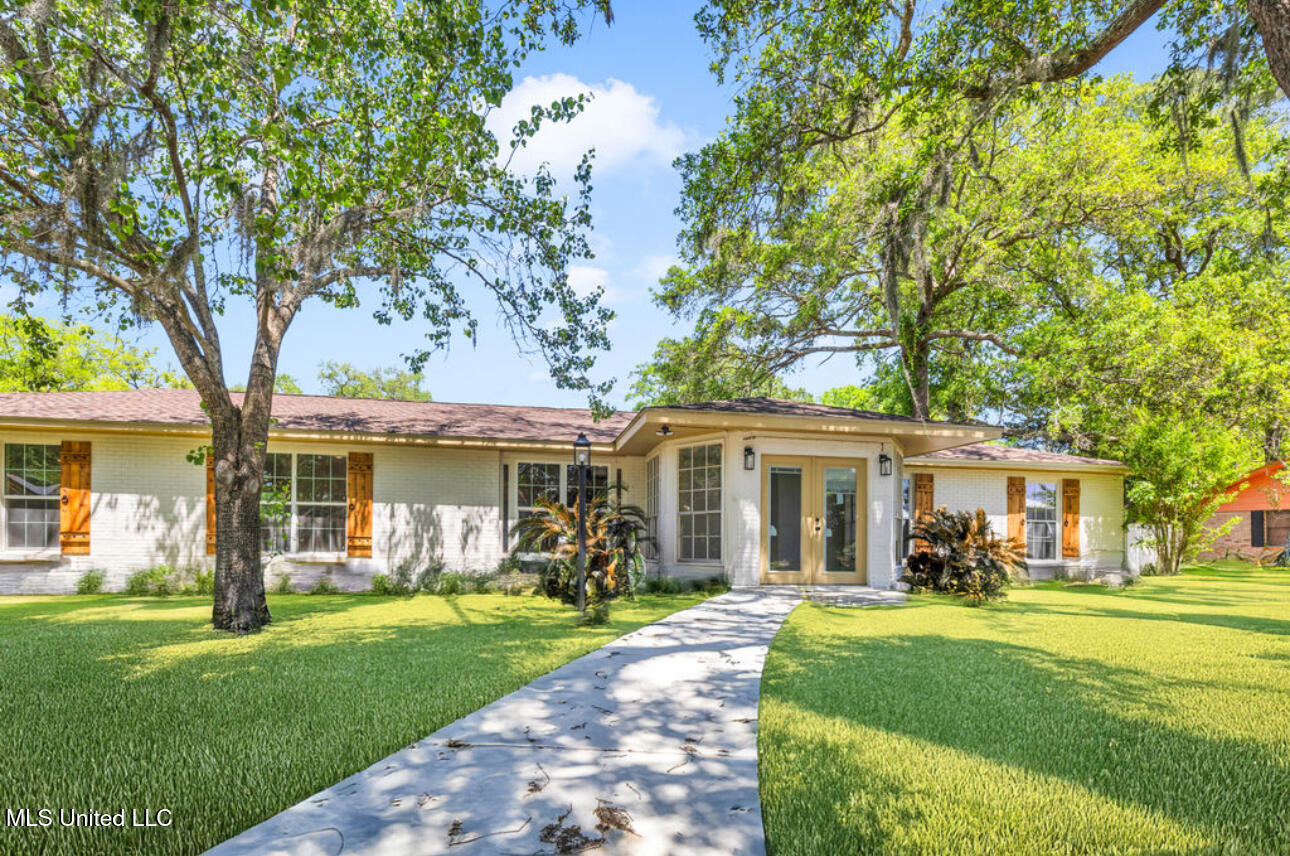 2723 Briarwood Circle, Moss Point, Mississippi image 3