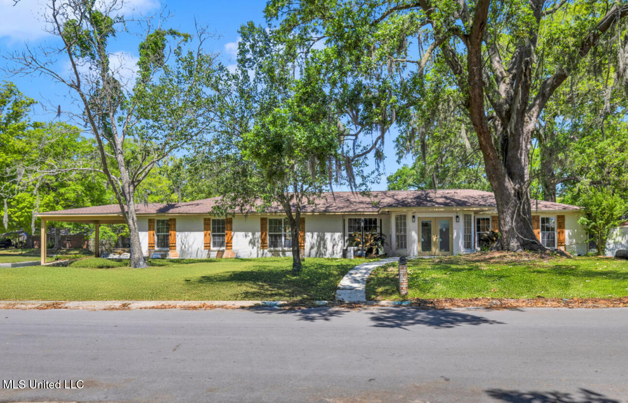 2723 Briarwood Circle, Moss Point, Mississippi image 1