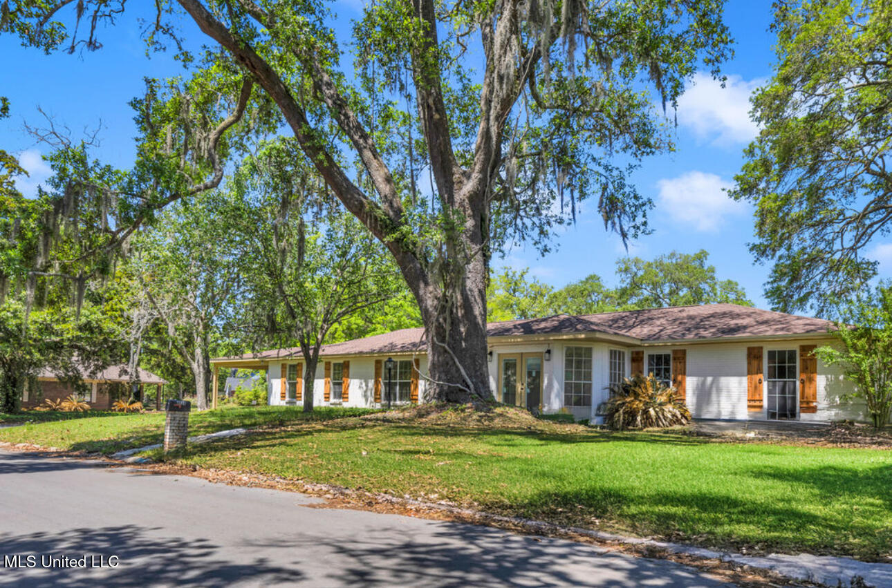 2723 Briarwood Circle, Moss Point, Mississippi image 4