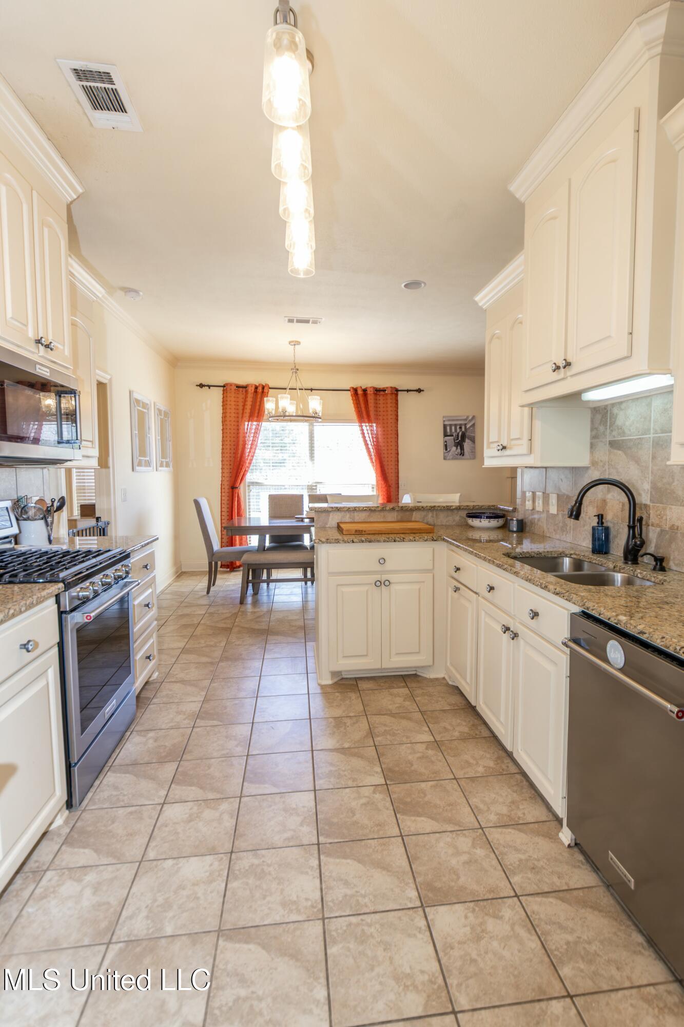 214 Stonebridge Boulevard, Brandon, Mississippi image 15