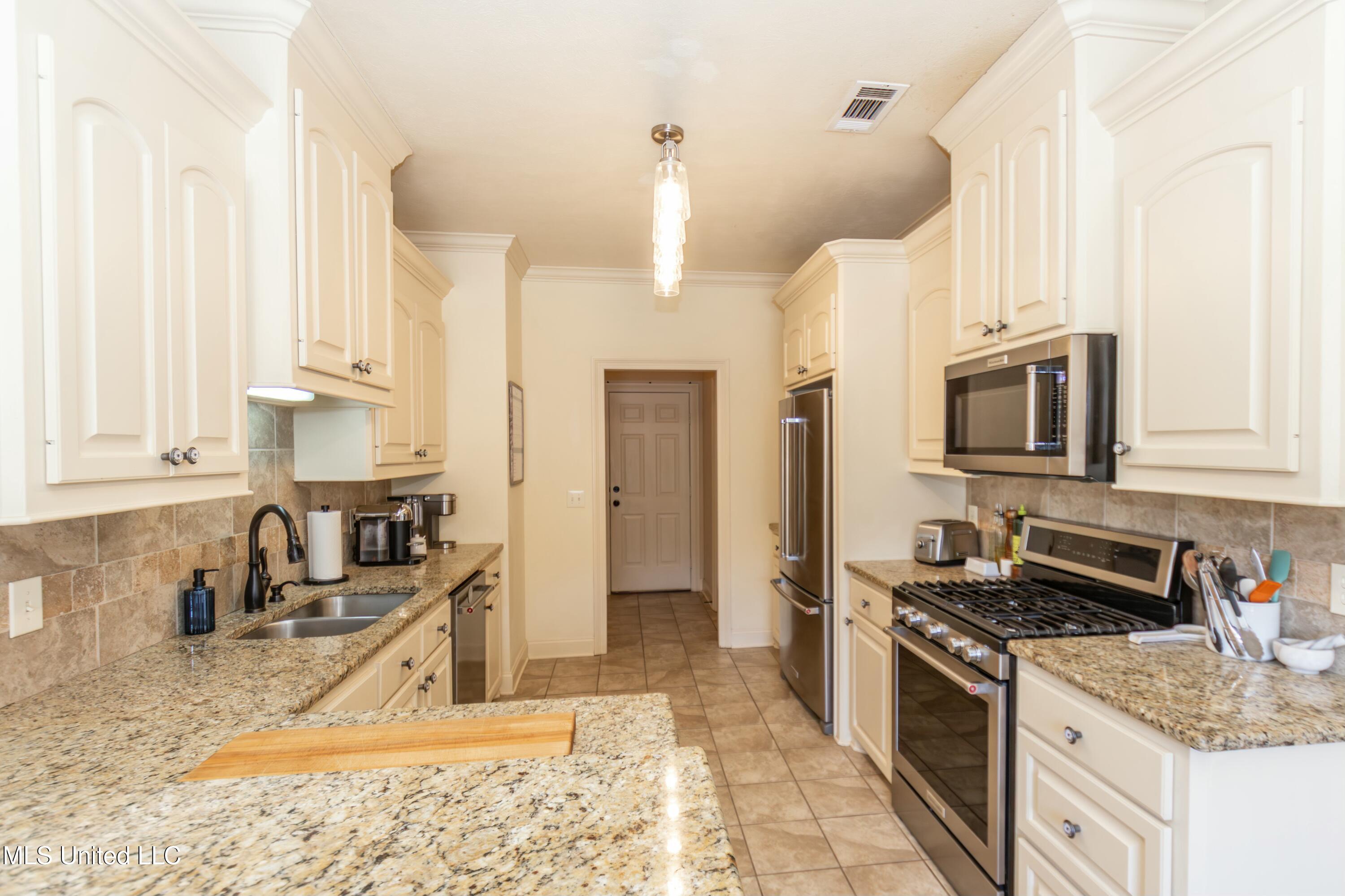214 Stonebridge Boulevard, Brandon, Mississippi image 12