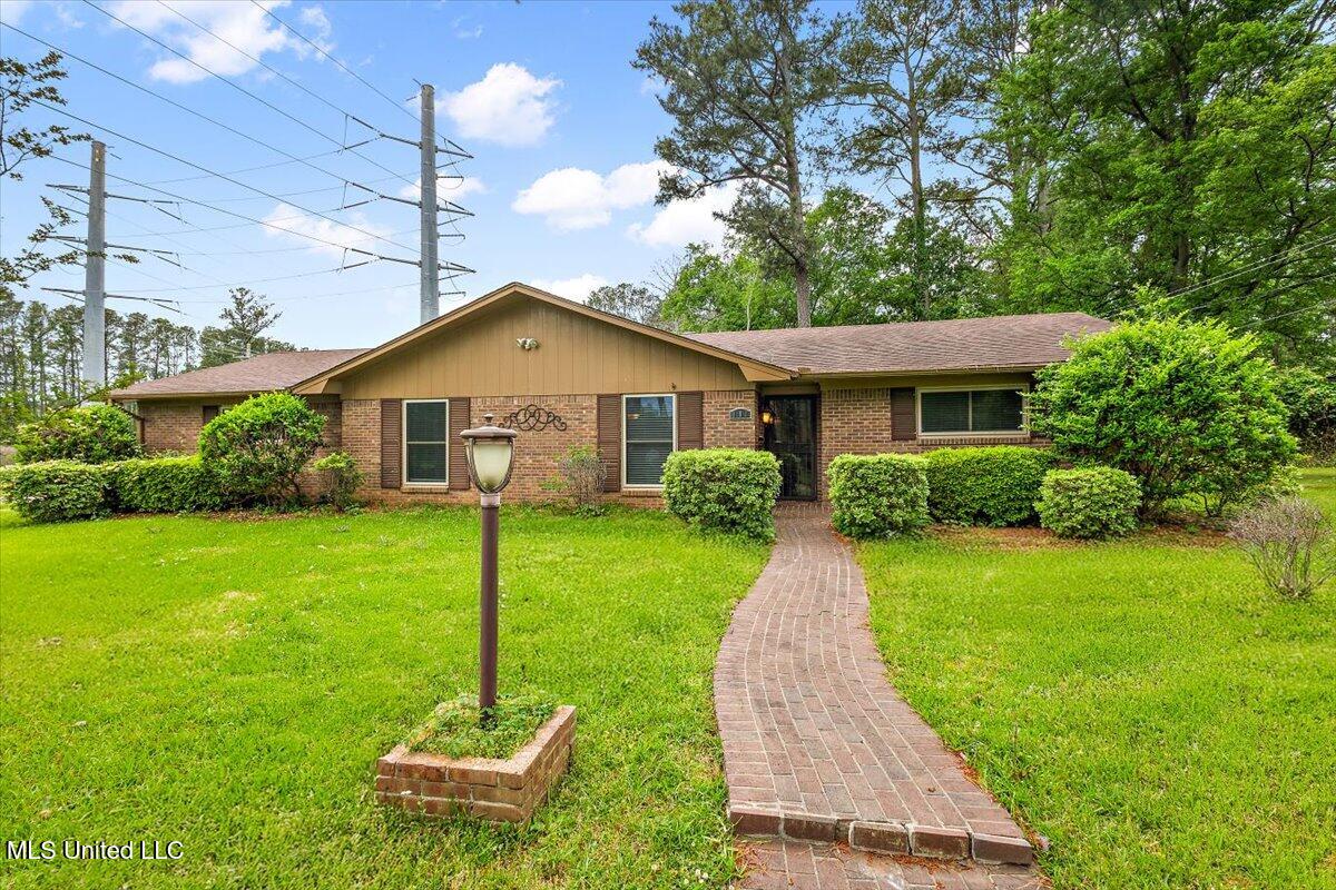 101 Lake Of Pines Drive, Jackson, Mississippi image 1