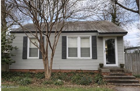 Homes For Sale - 519 Crockett Avenue<br/> Leflore County, Greenwood, MS 38930