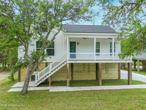 Homes For Rent - 105 Eleanor Avenue<br/> Pass Christian, MS 39571