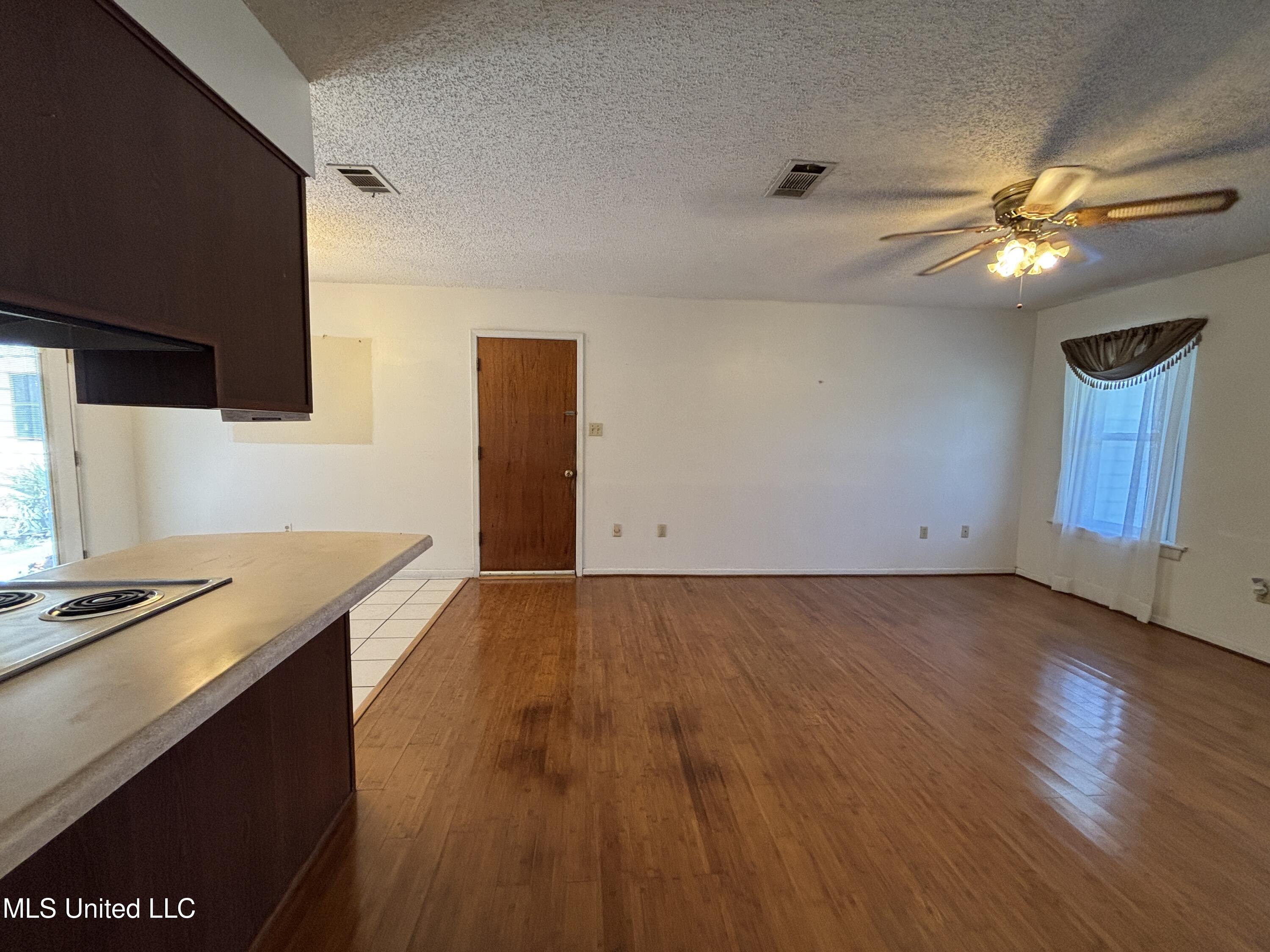 126 Faust Drive, Gulfport, Mississippi image 8