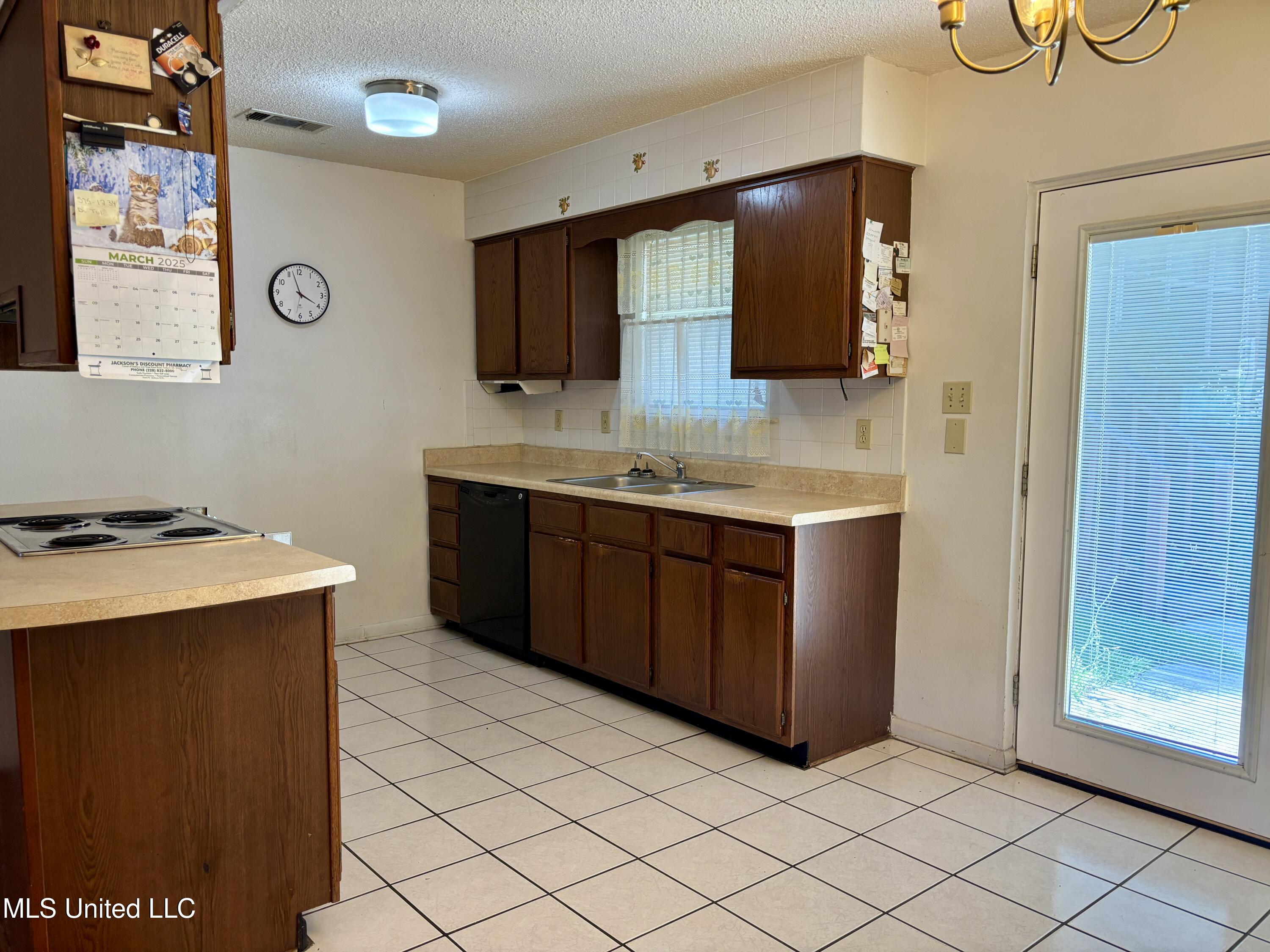 126 Faust Drive, Gulfport, Mississippi image 6