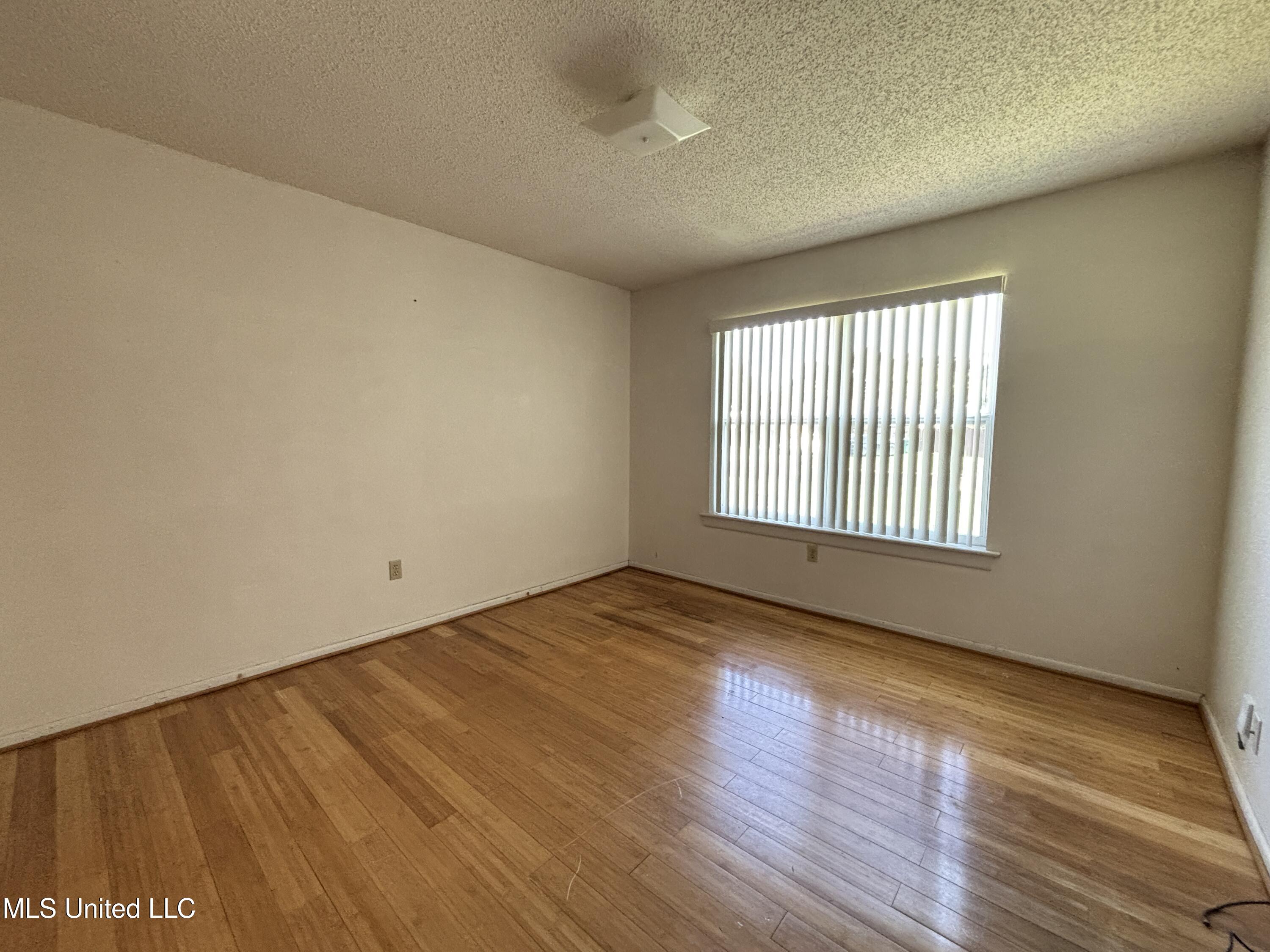 126 Faust Drive, Gulfport, Mississippi image 9