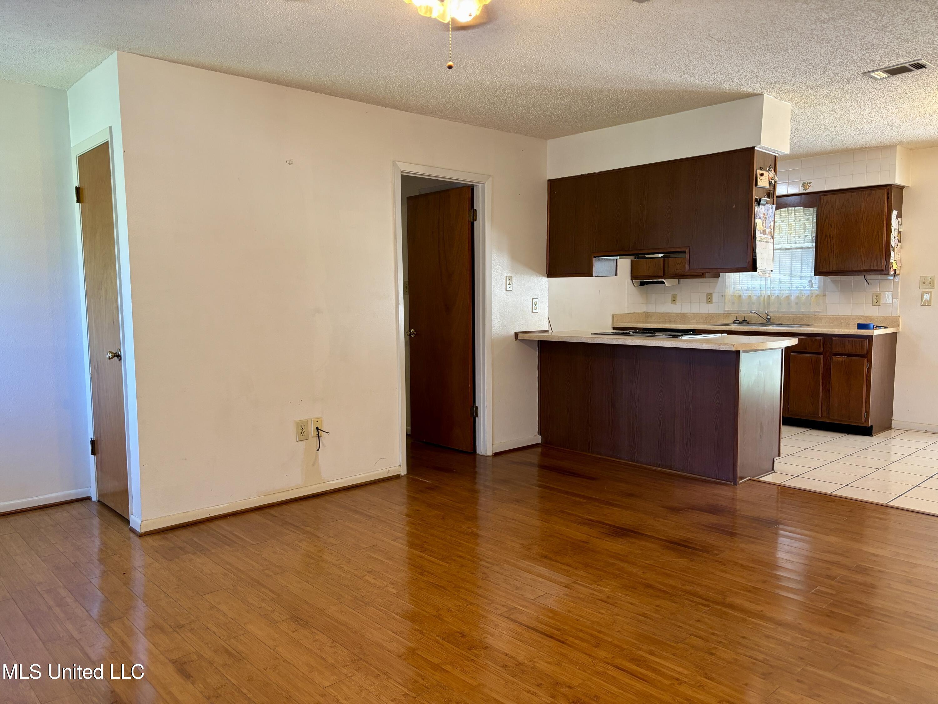 126 Faust Drive, Gulfport, Mississippi image 4