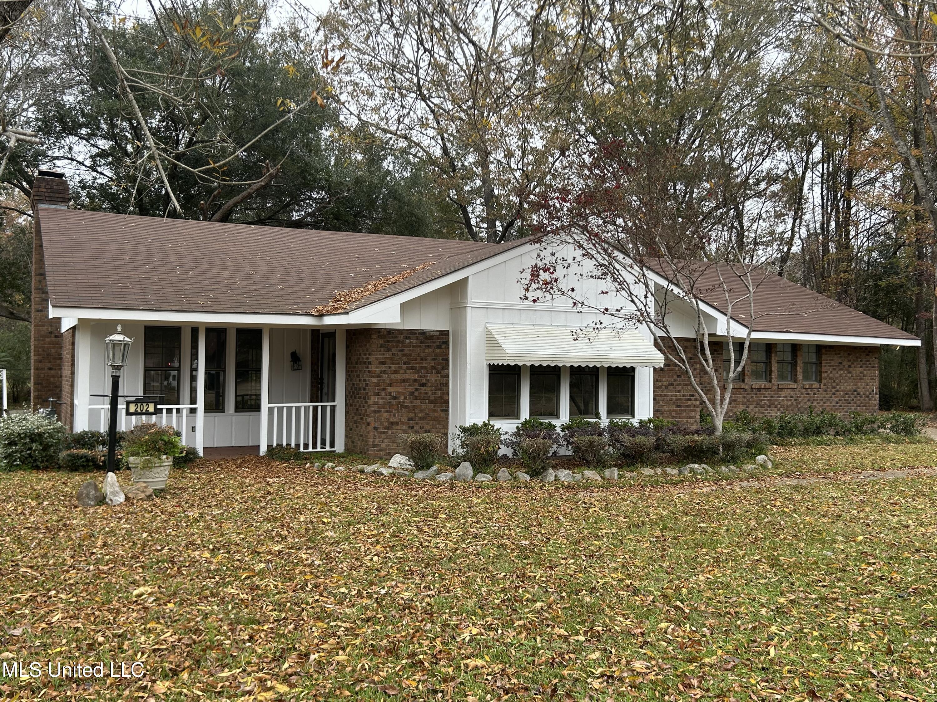 202 Tangelwood Road, Natchez, Mississippi image 1