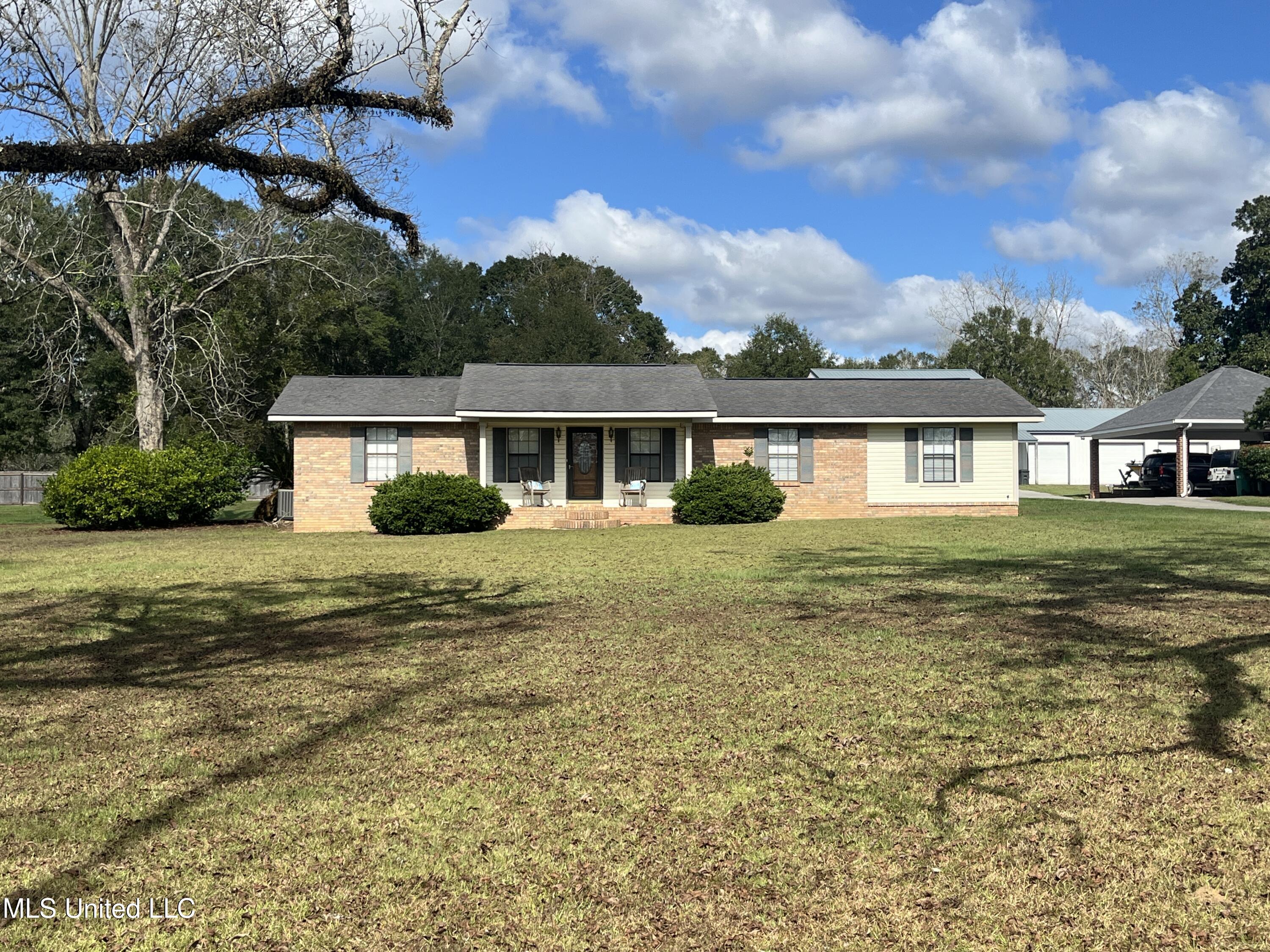 1033 Madsen Avenue, Wiggins, Mississippi image 1