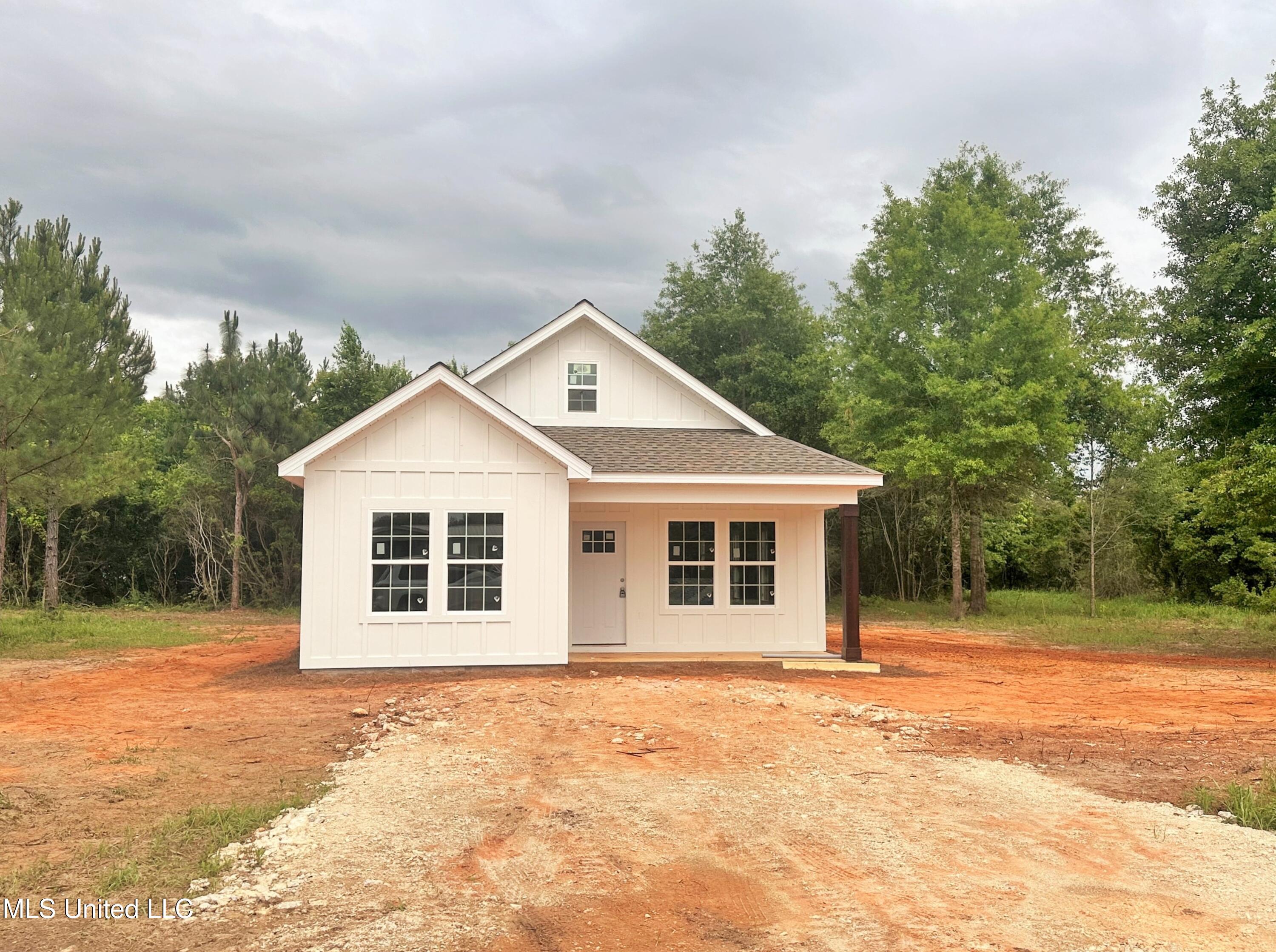 118 Shannon Lane, Lucedale, Mississippi image 1