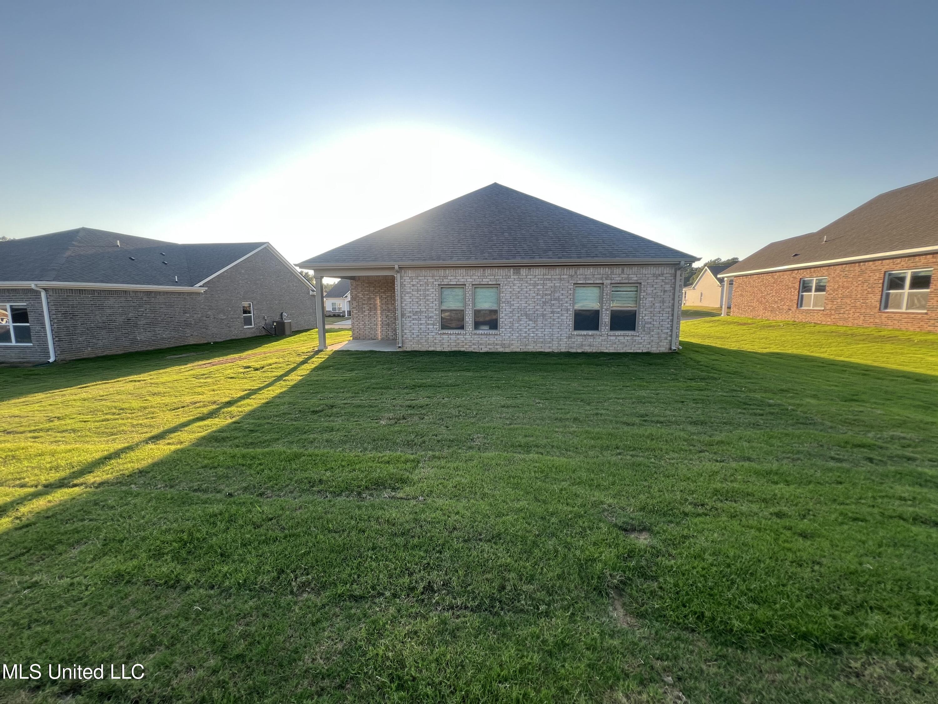 24 Pickwick Place, Byhalia, Mississippi image 2