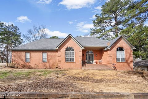 Homes For Sale - 124 Gwen Road<br/> Senatobia, MS 38668