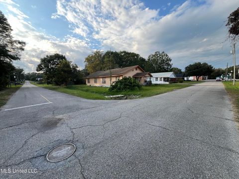 Homes For Sale - 107 Cypress Street<br/> Richton, MS 39476