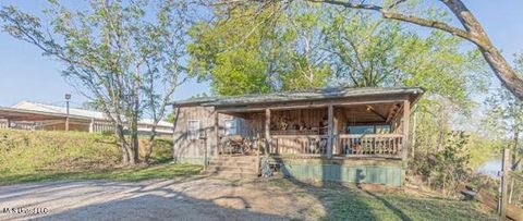 Homes For Sale - 304 Levee Street<br/> Jonesville, LA 71343