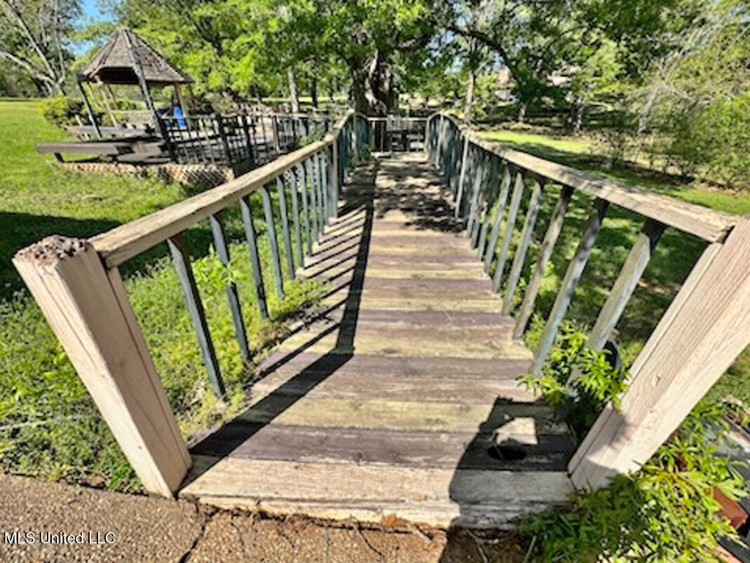100 Green Oak Cove, Clinton, Mississippi image 4