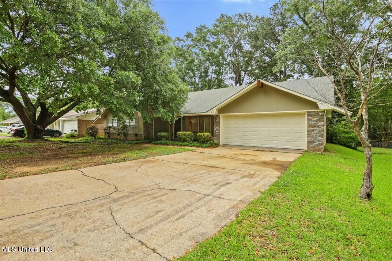 905 Live Oak Drive, Clinton, Mississippi image 2