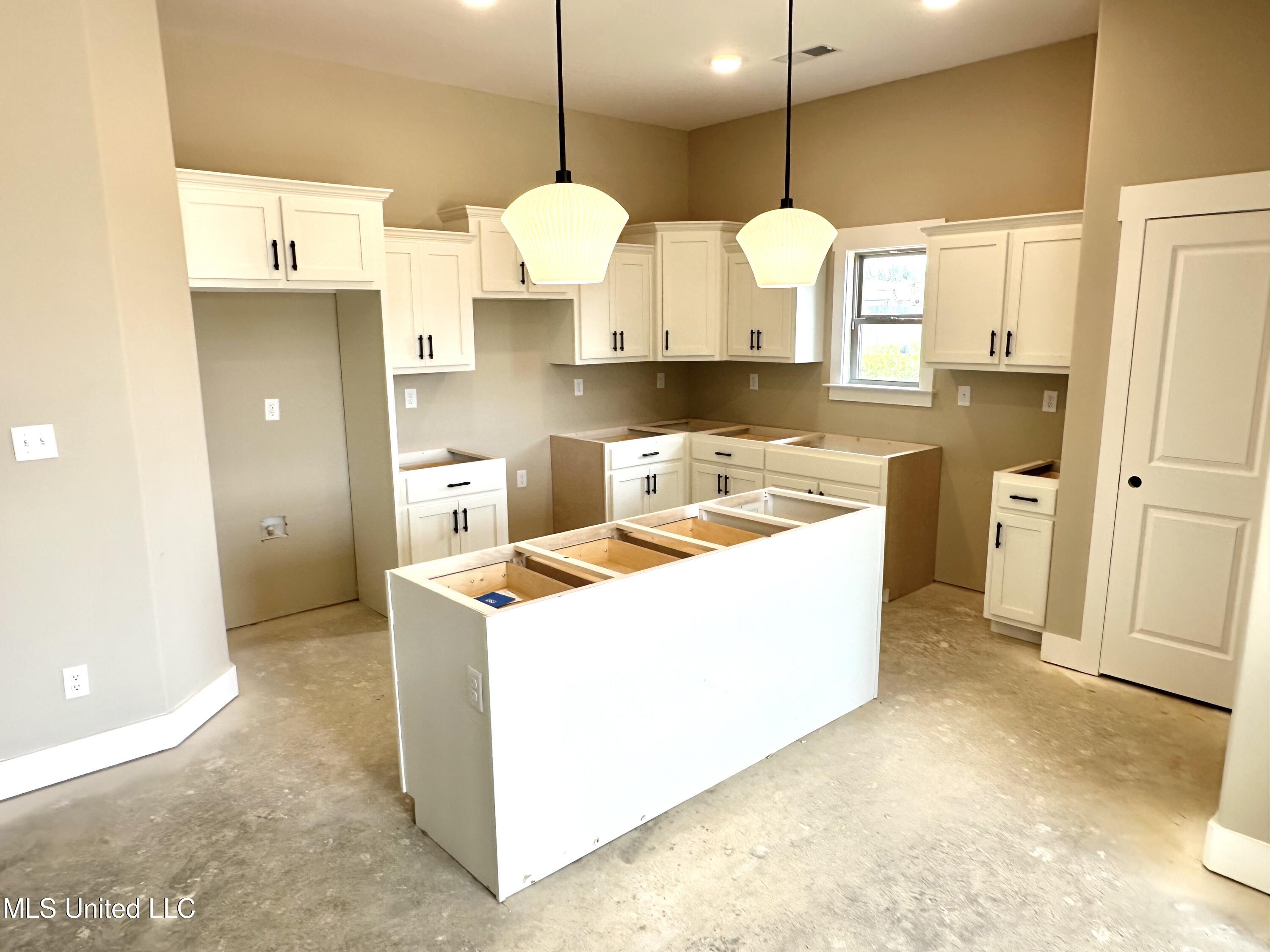 3755 Roland Drive, Southaven, Mississippi image 2