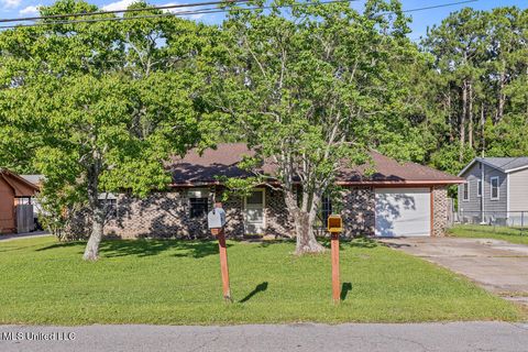 Single Family Residence in Biloxi MS 850 Vee Street.jpg