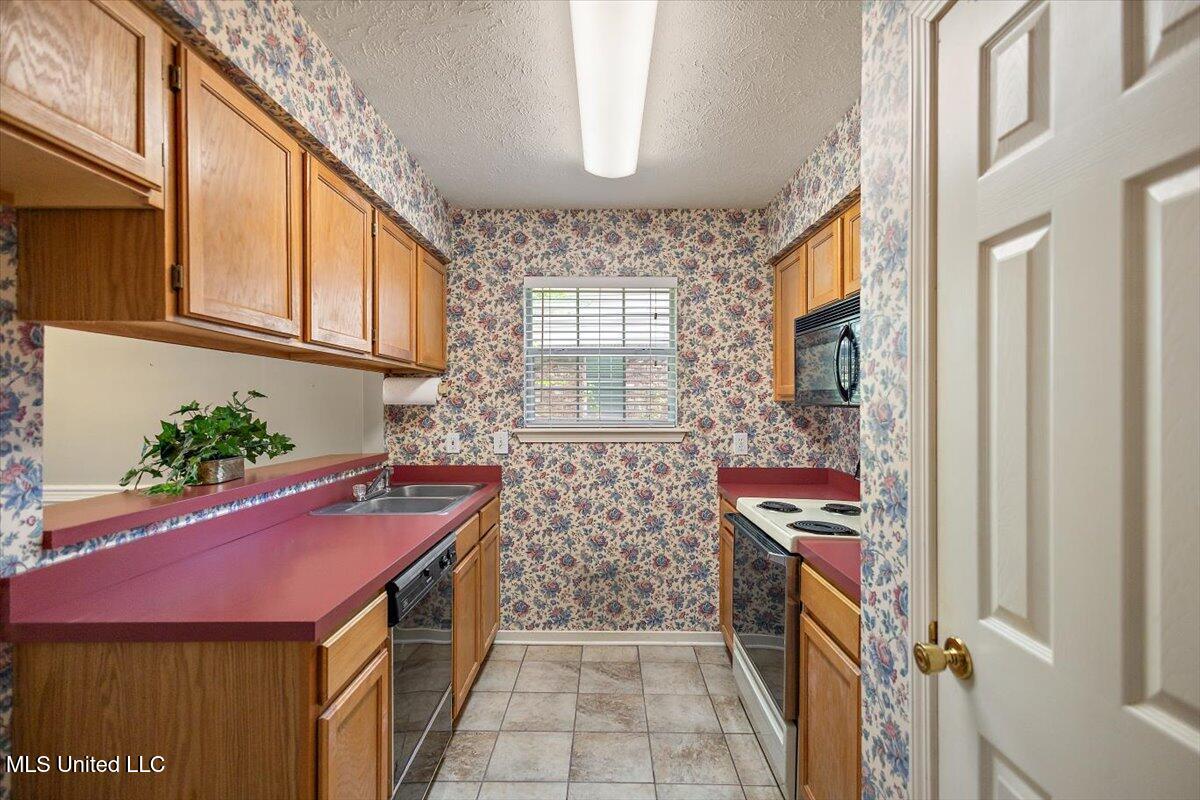 2012 Fox Hill Lane, Byram, Mississippi image 8
