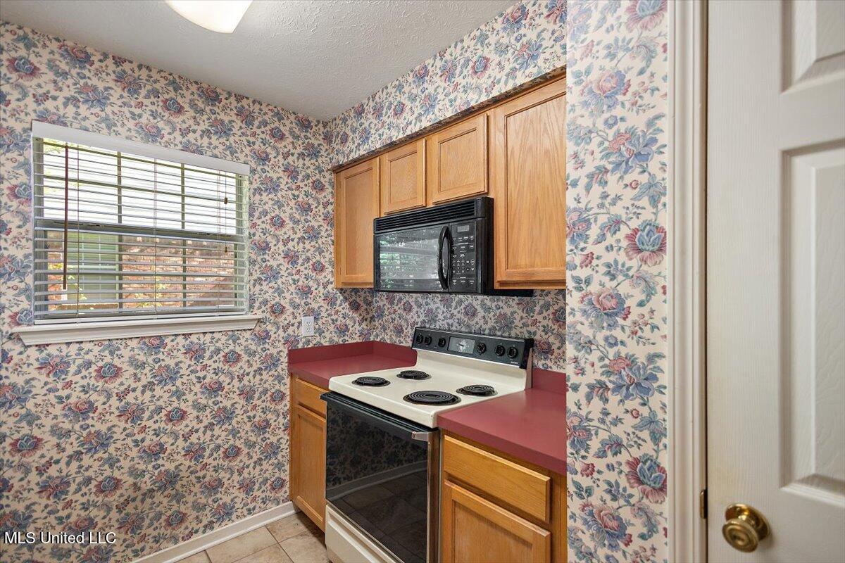 2012 Fox Hill Lane, Byram, Mississippi image 9