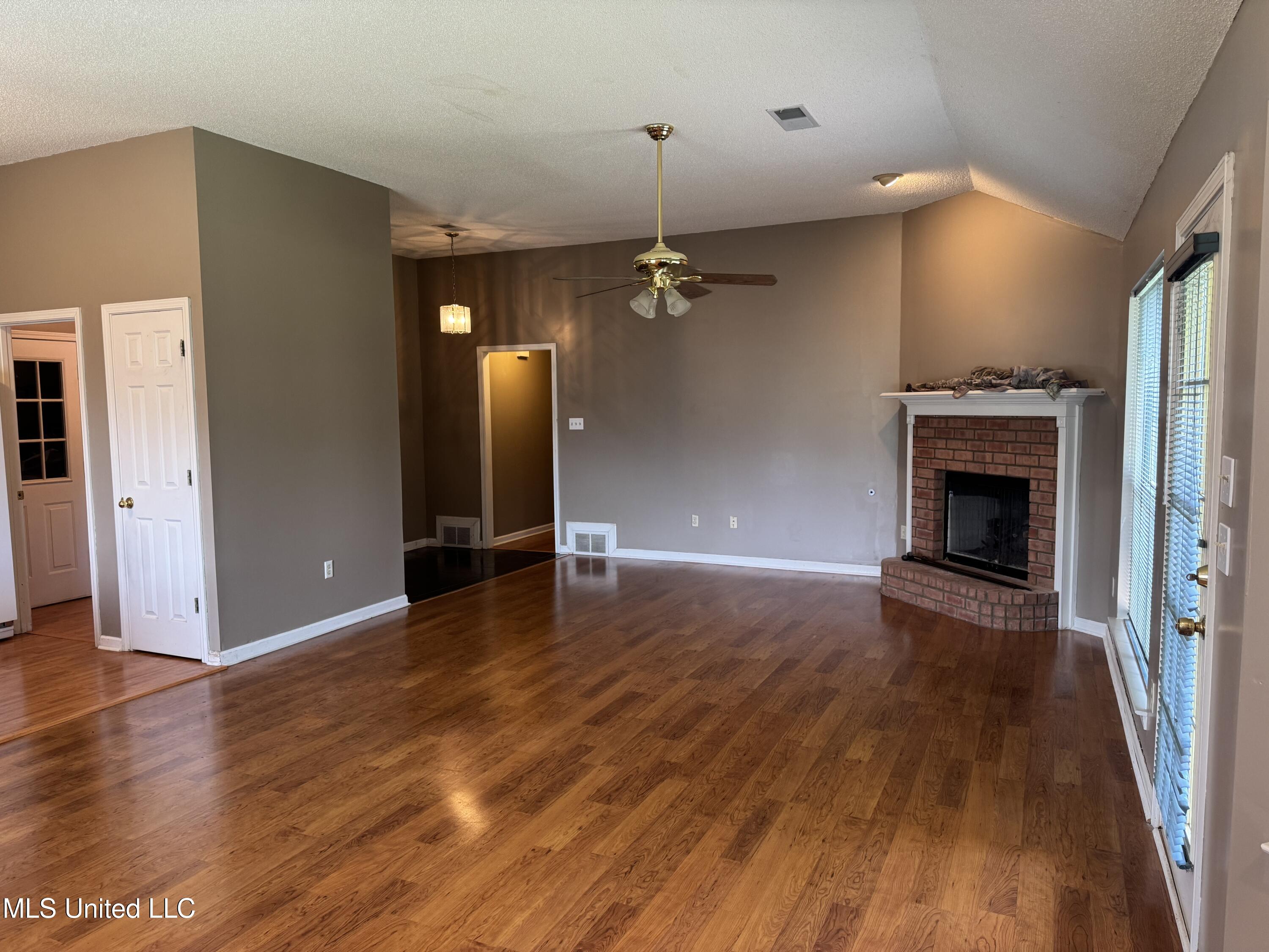 10069 Fox Chase Drive, Olive Branch, Mississippi image 3