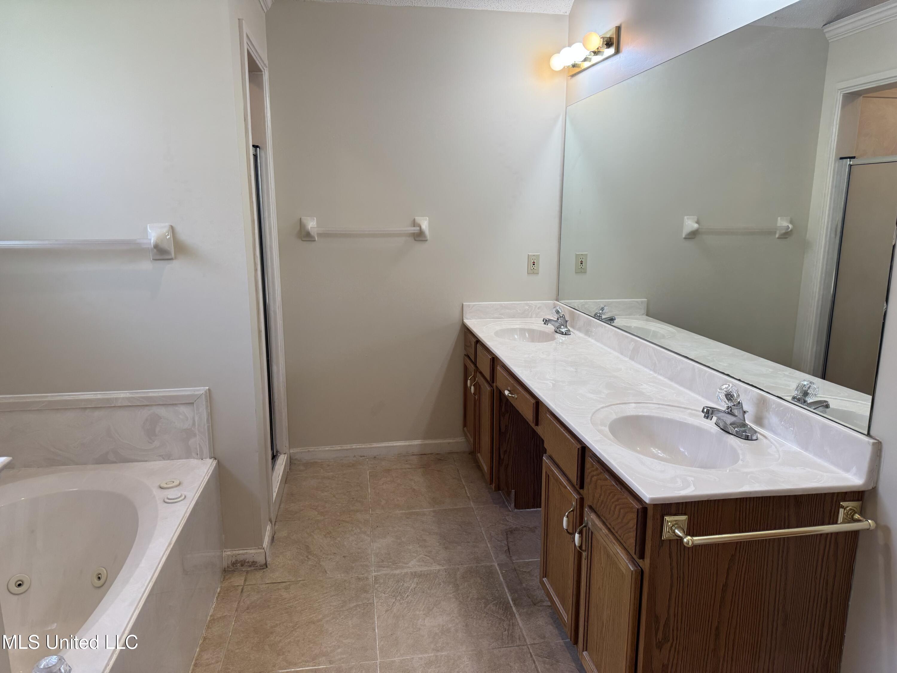10069 Fox Chase Drive, Olive Branch, Mississippi image 11