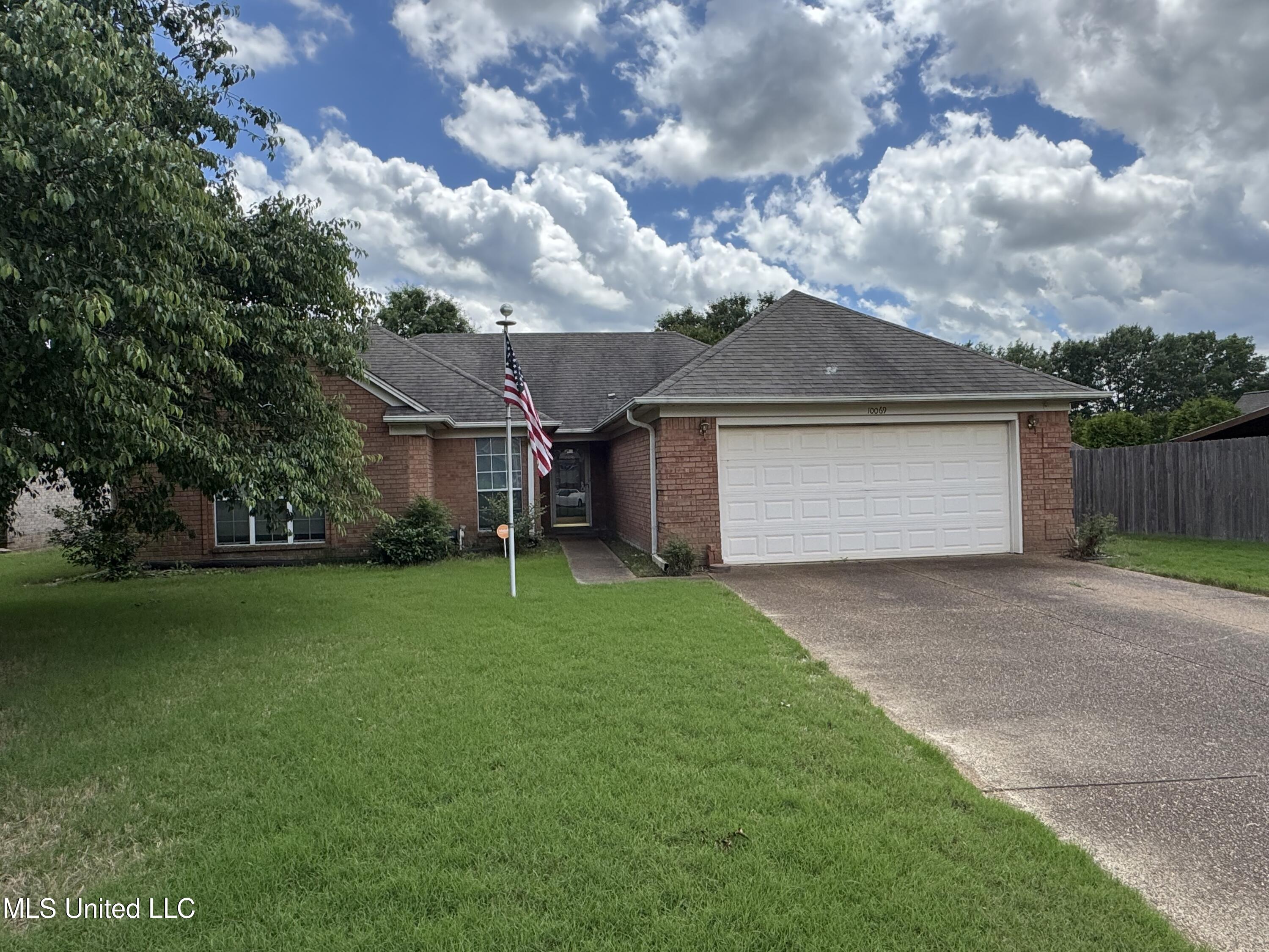 10069 Fox Chase Drive, Olive Branch, Mississippi image 1