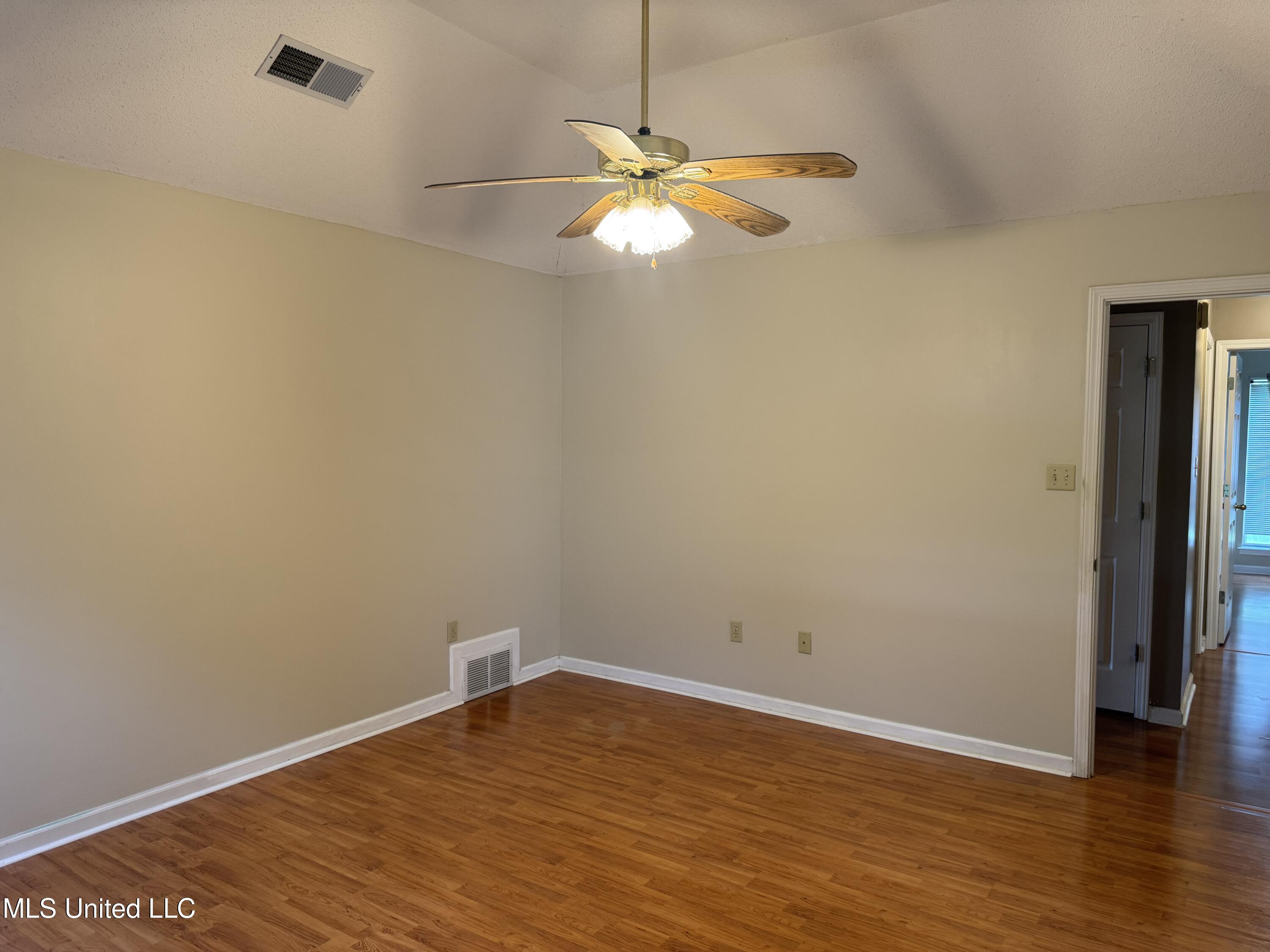 10069 Fox Chase Drive, Olive Branch, Mississippi image 14