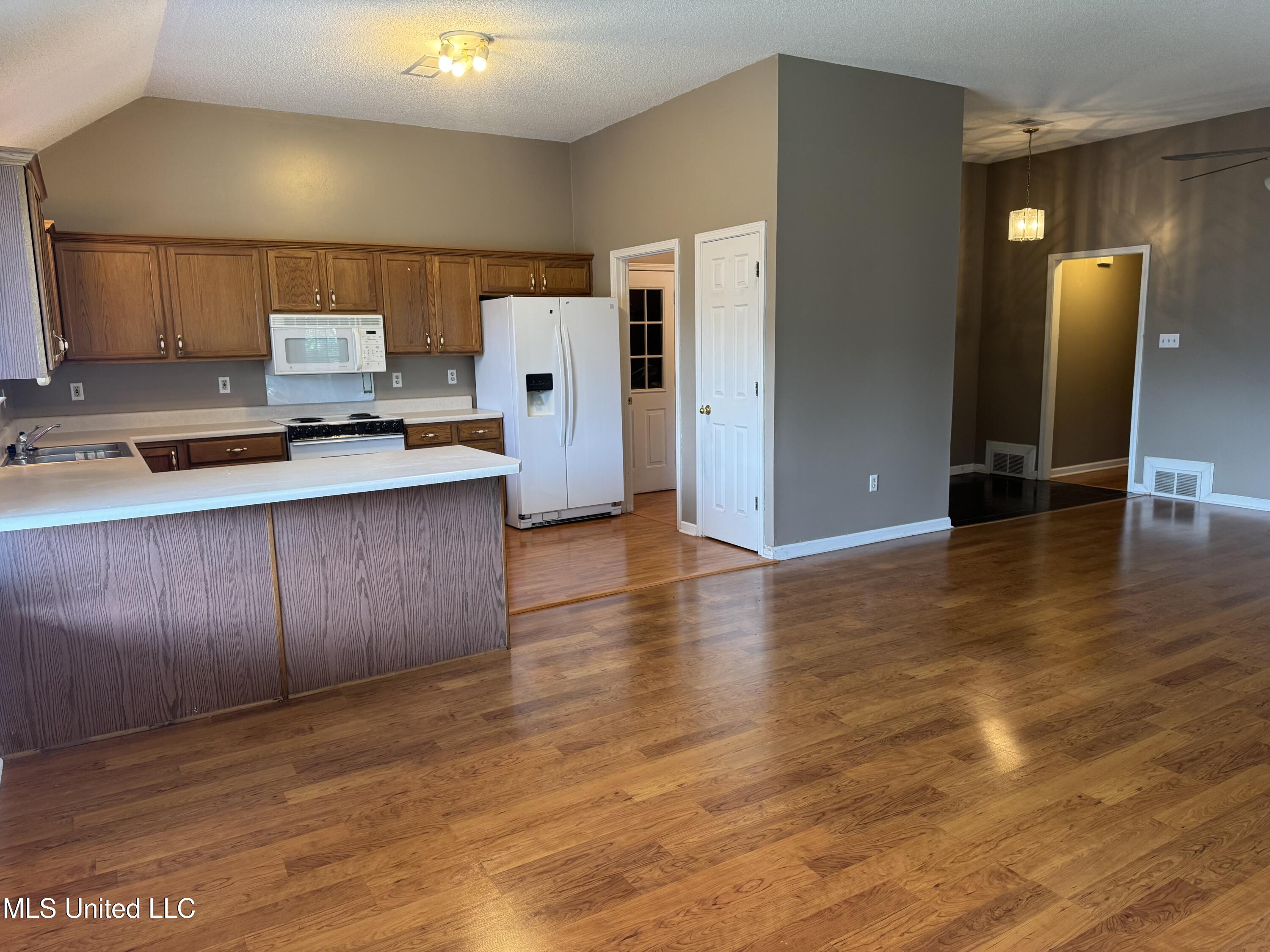 10069 Fox Chase Drive, Olive Branch, Mississippi image 4