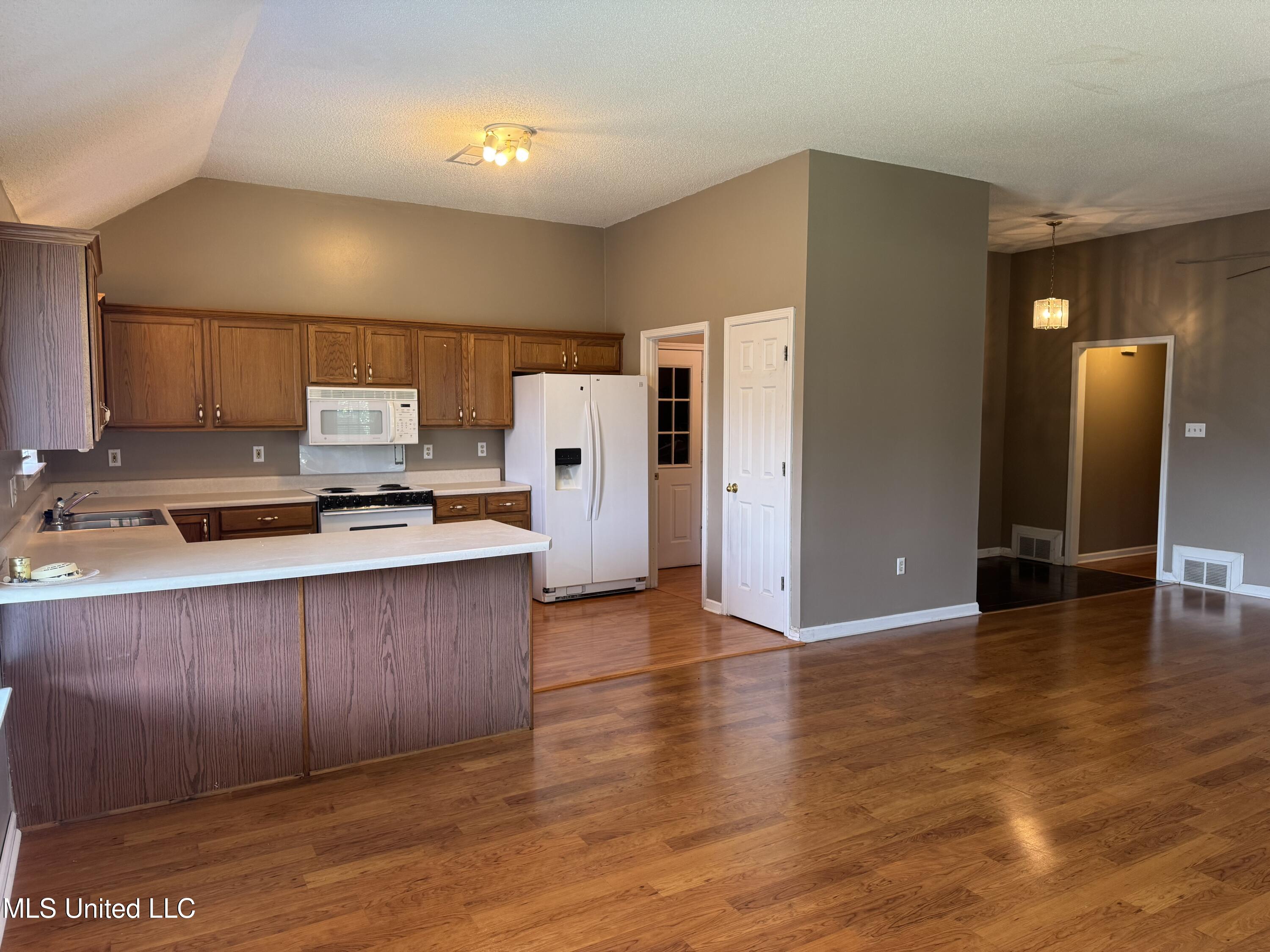 10069 Fox Chase Drive, Olive Branch, Mississippi image 5