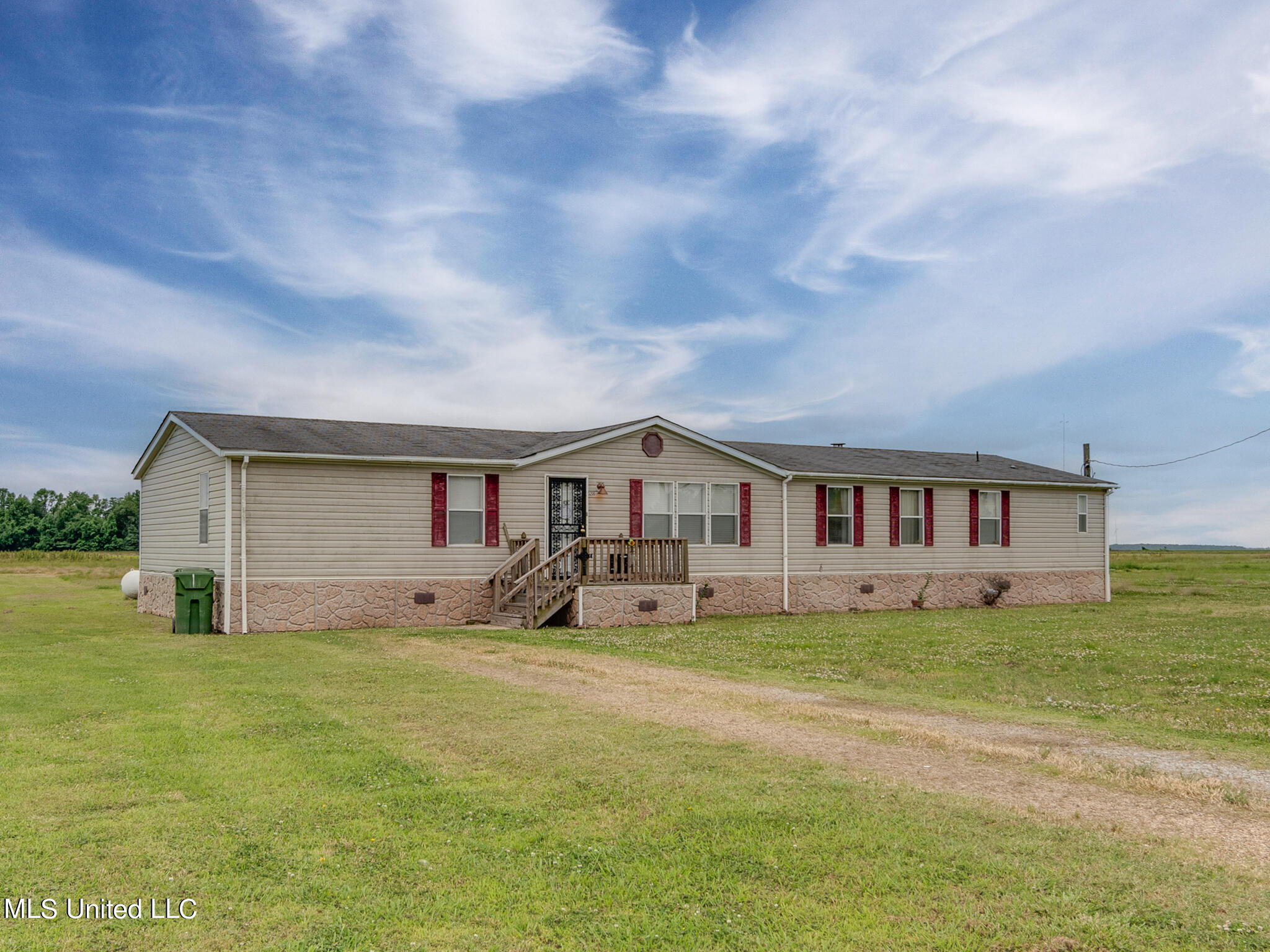 5208 Dubbs Road, Dundee, Mississippi image 1