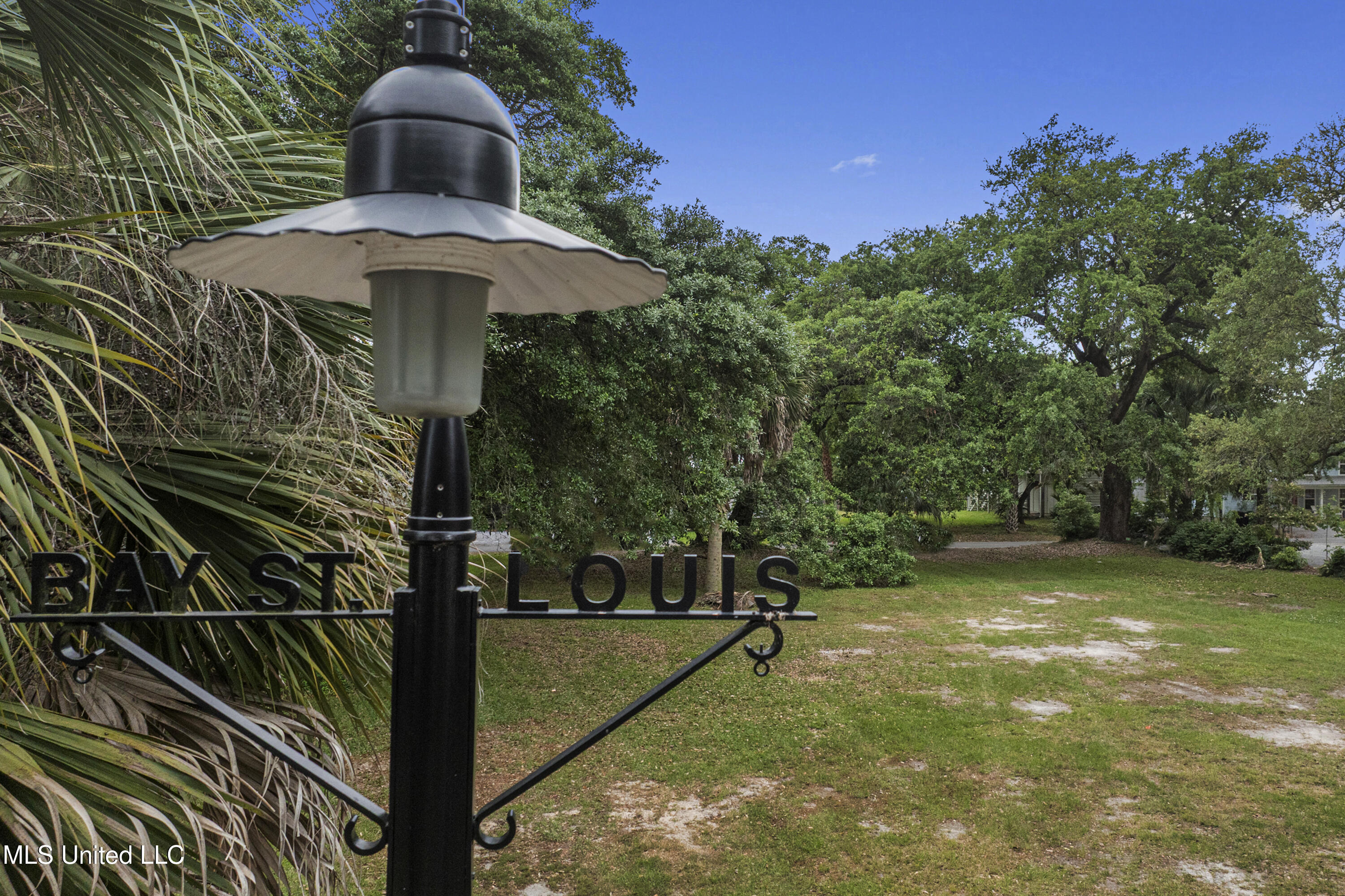 329 Demontluzin Avenue, Bay Saint Louis, Mississippi image 37