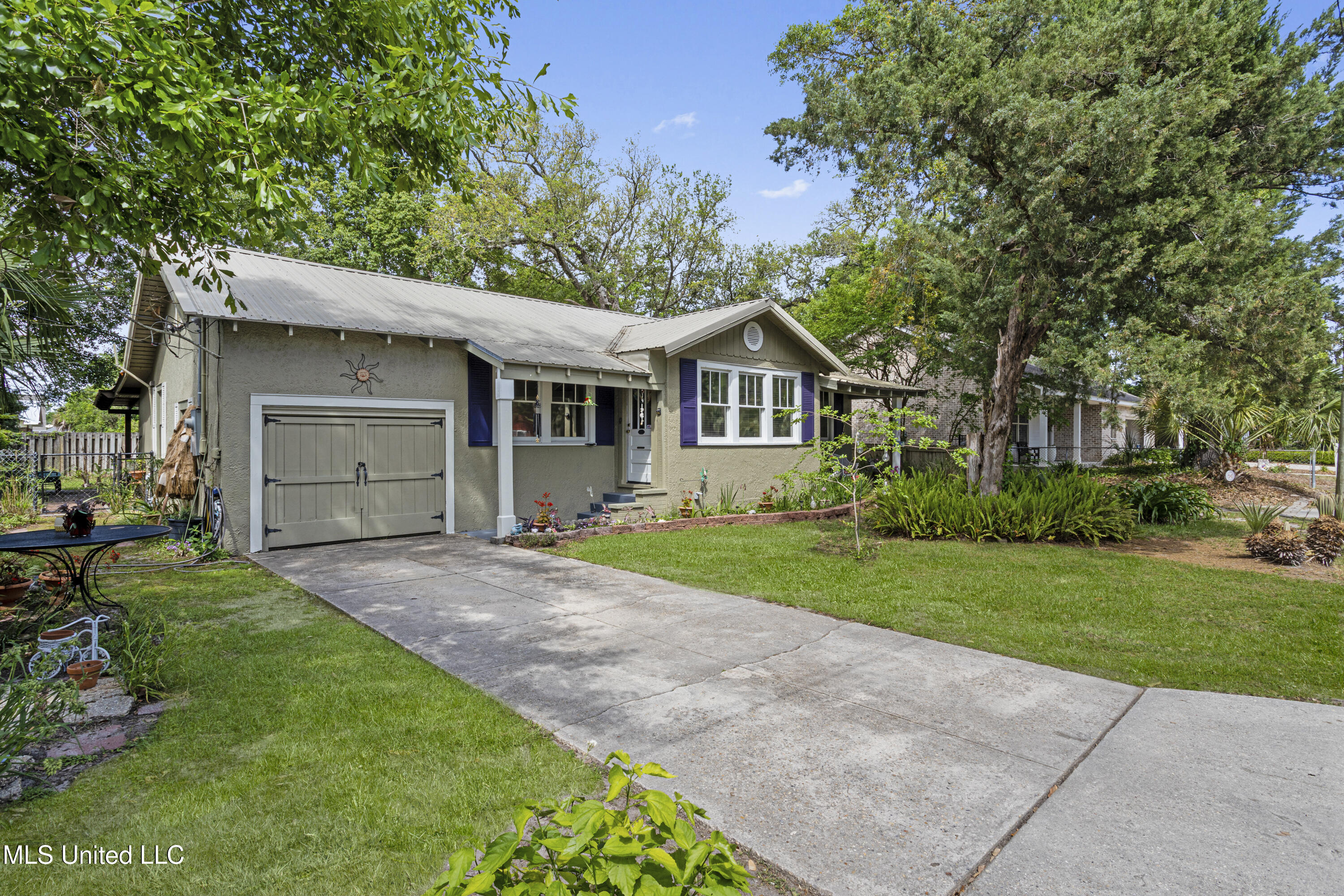 329 Demontluzin Avenue, Bay Saint Louis, Mississippi image 4