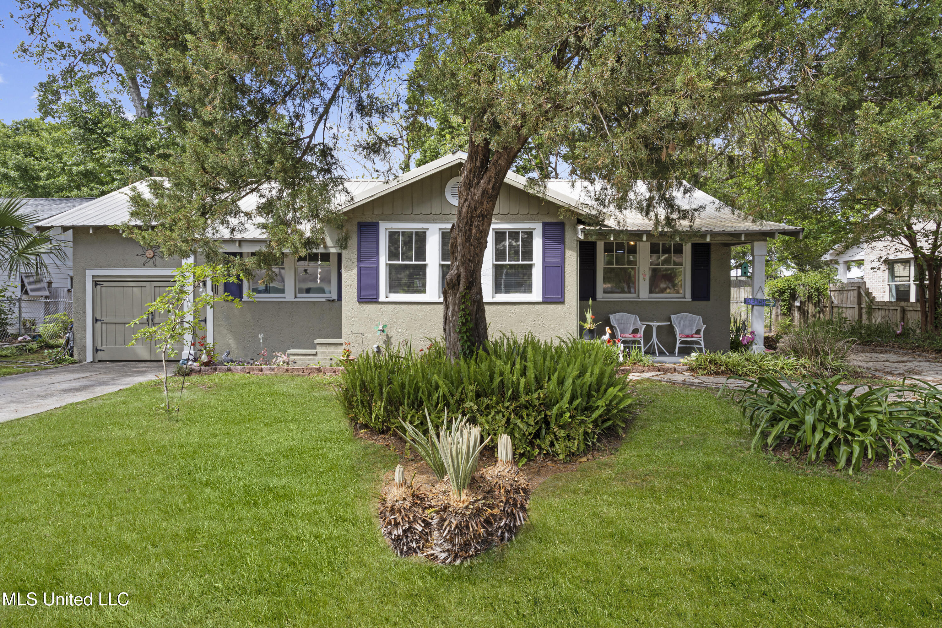 329 Demontluzin Avenue, Bay Saint Louis, Mississippi image 1