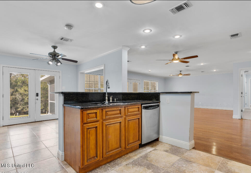 707 Holly Hills Drive, Biloxi, Mississippi image 8