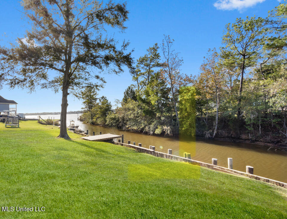 707 Holly Hills Drive, Biloxi, Mississippi image 3
