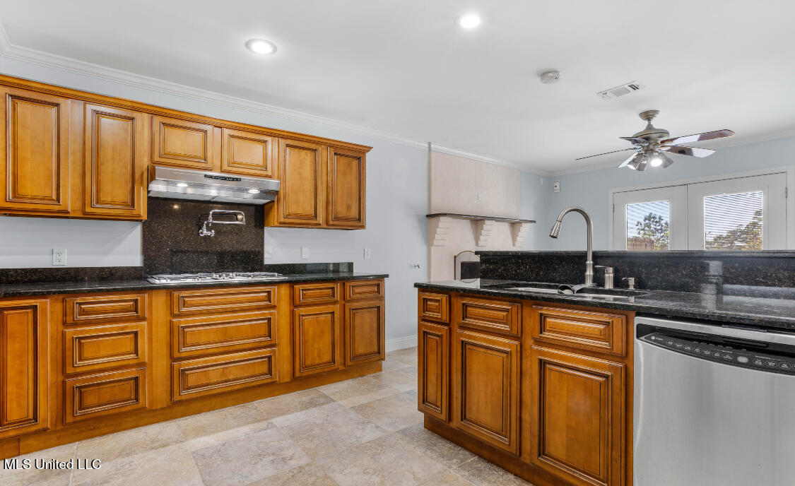 707 Holly Hills Drive, Biloxi, Mississippi image 6