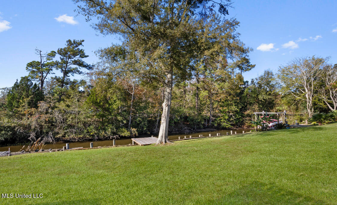 707 Holly Hills Drive, Biloxi, Mississippi image 4