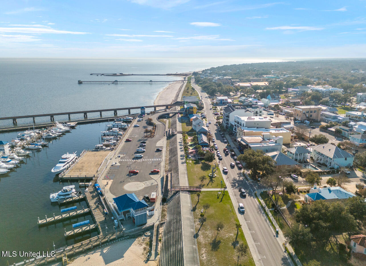 404 W 4th Street, Waveland, Mississippi image 9