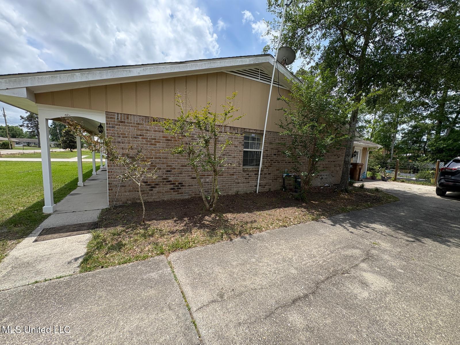 710 Beyer Drive, Bay Saint Louis, Mississippi image 5