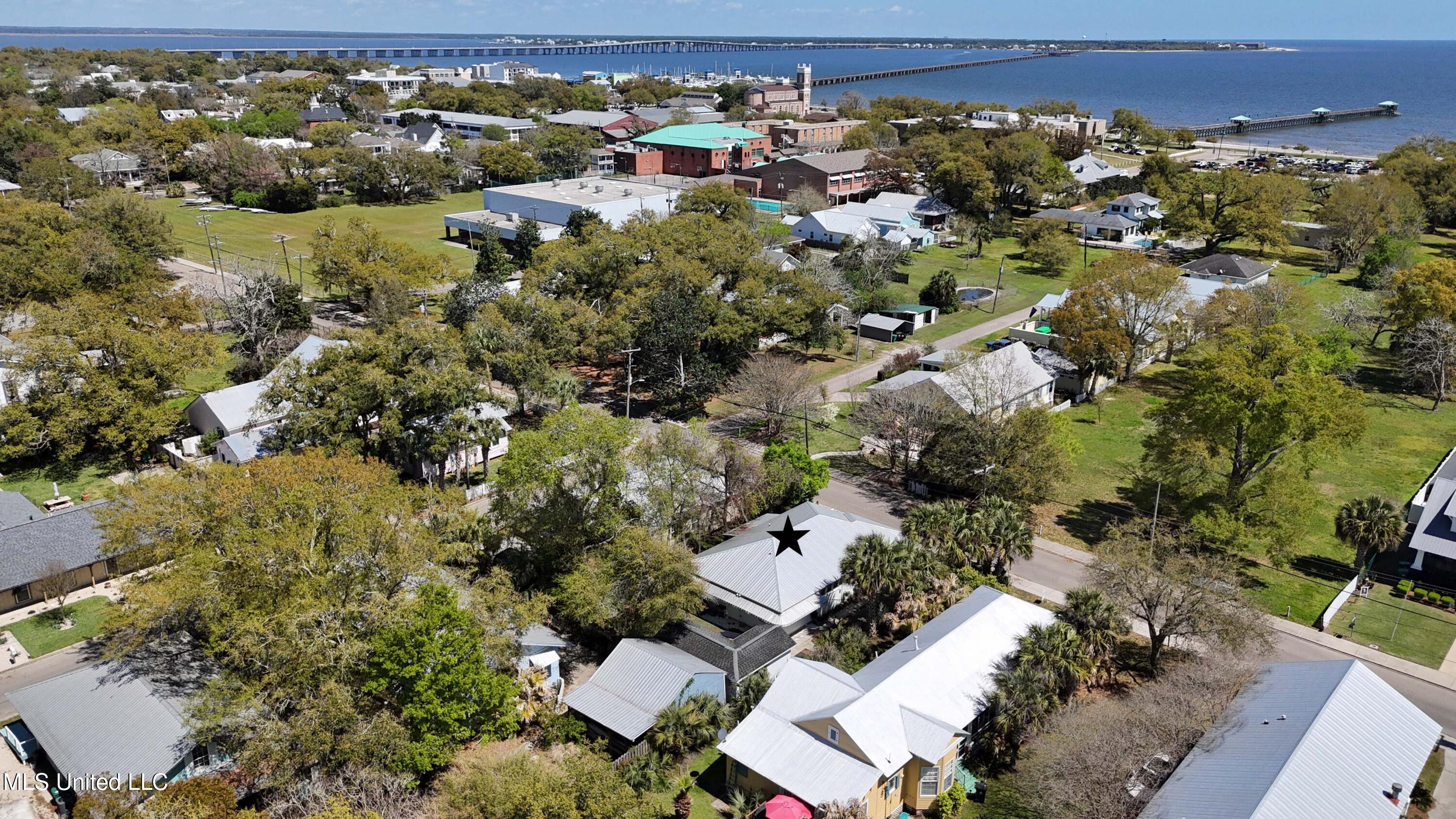 402 Hancock Street, Bay Saint Louis, Mississippi image 32