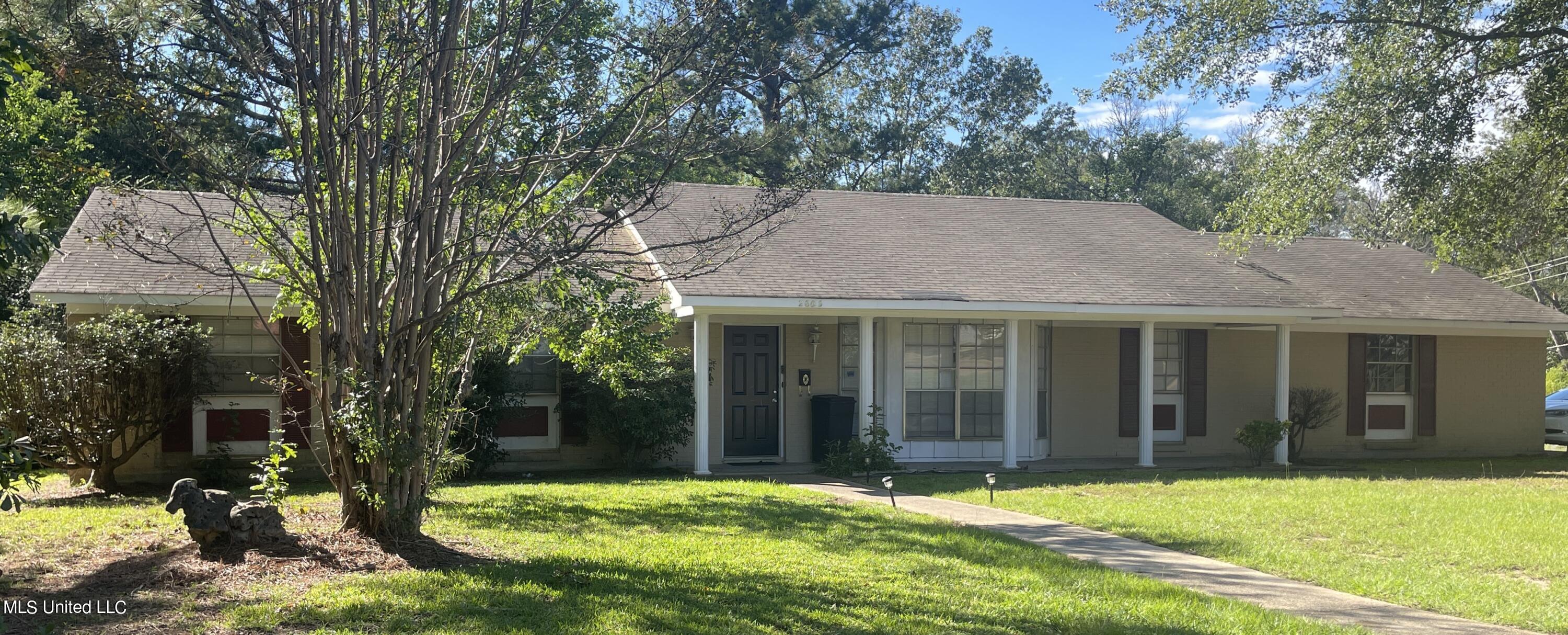2605 Cliffwood Drive, Jackson, Mississippi image 1