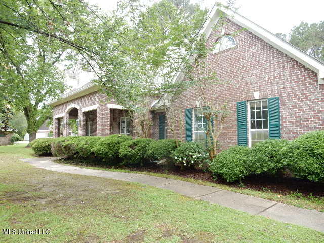 8 Auburn Lane, Hattiesburg, Mississippi image 3