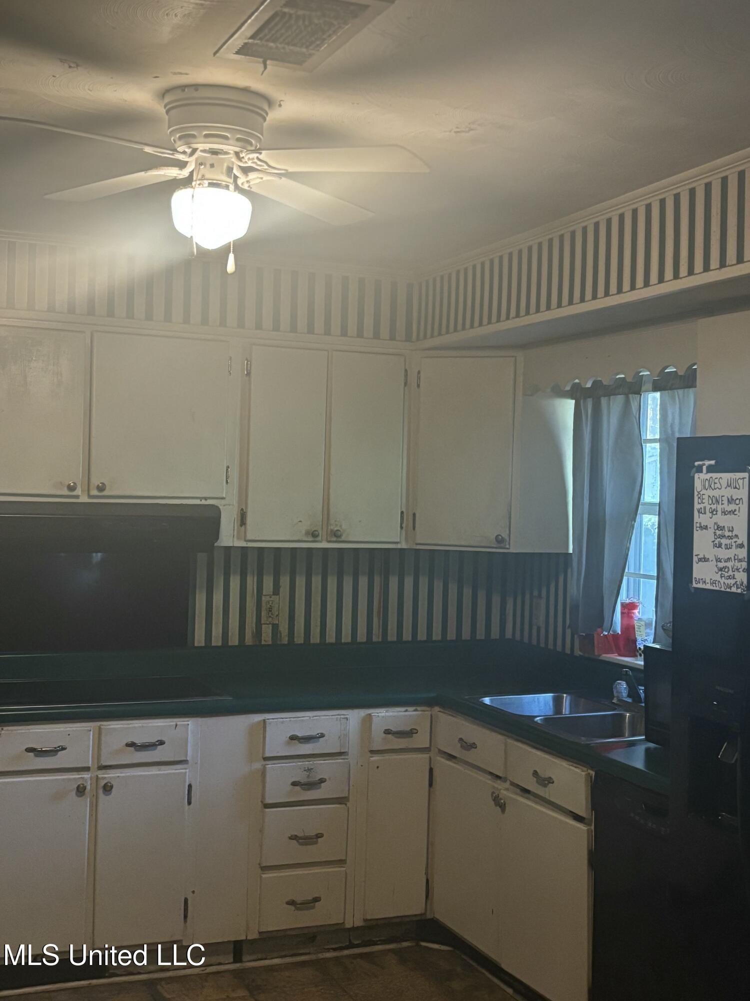 212 Gordan Drive, Batesville, Mississippi image 3