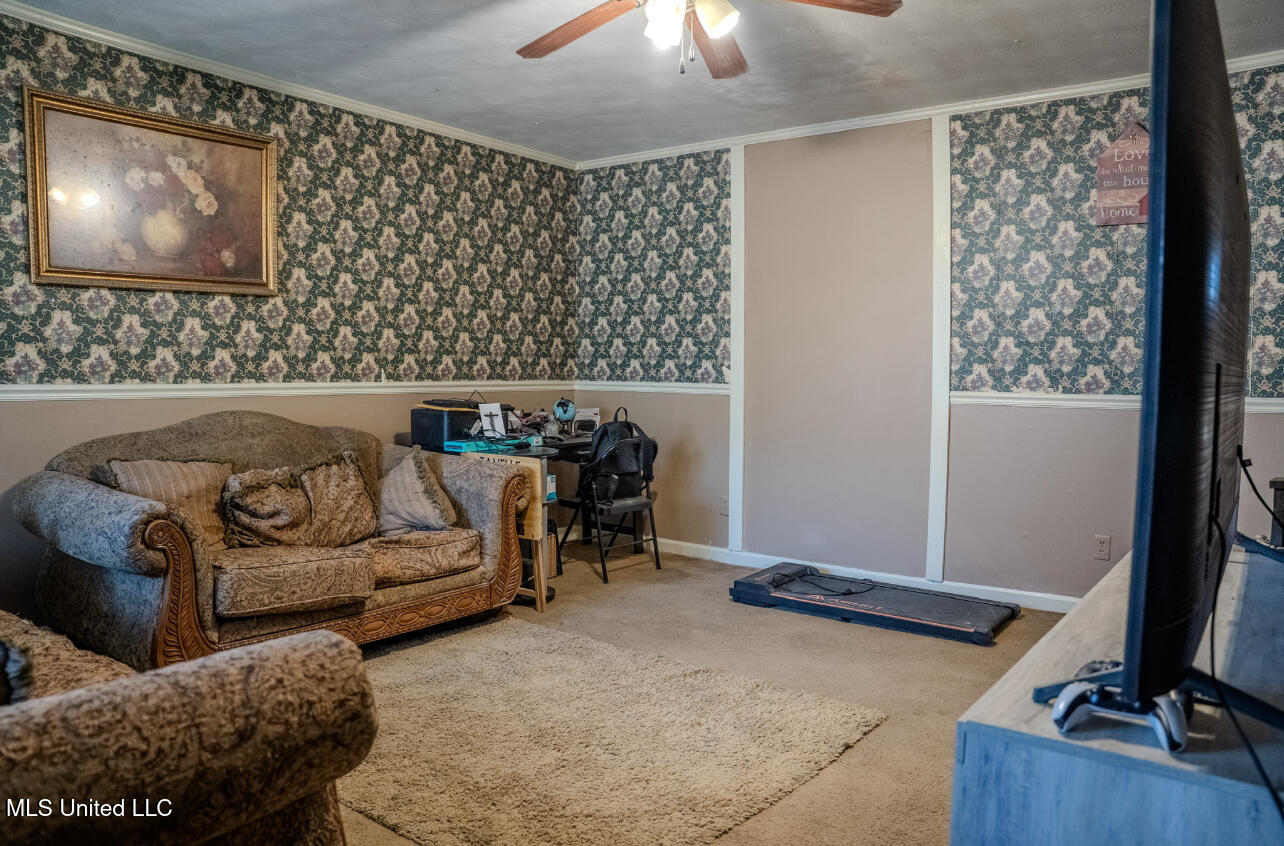 212 Gordan Drive, Batesville, Mississippi image 2