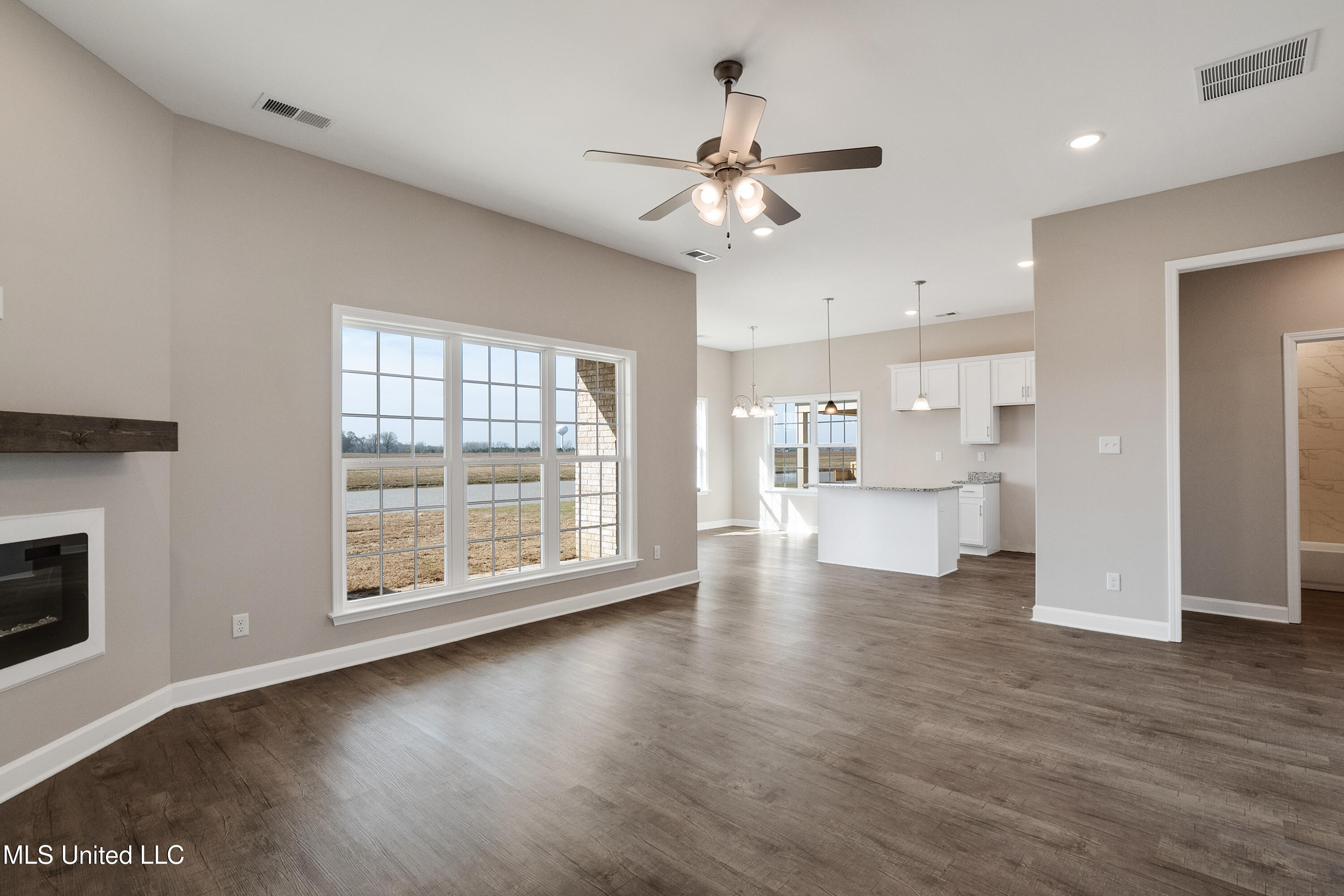 212 Centerline Roper Loop, Byhalia, Mississippi image 3
