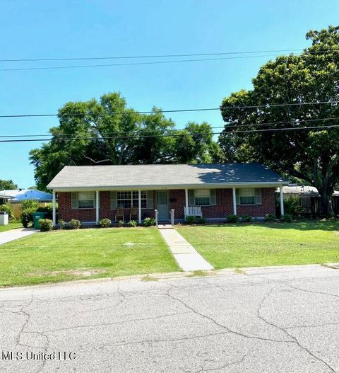 Single Family Residence in Gulfport MS 2198 Saint James Boulevard.jpg